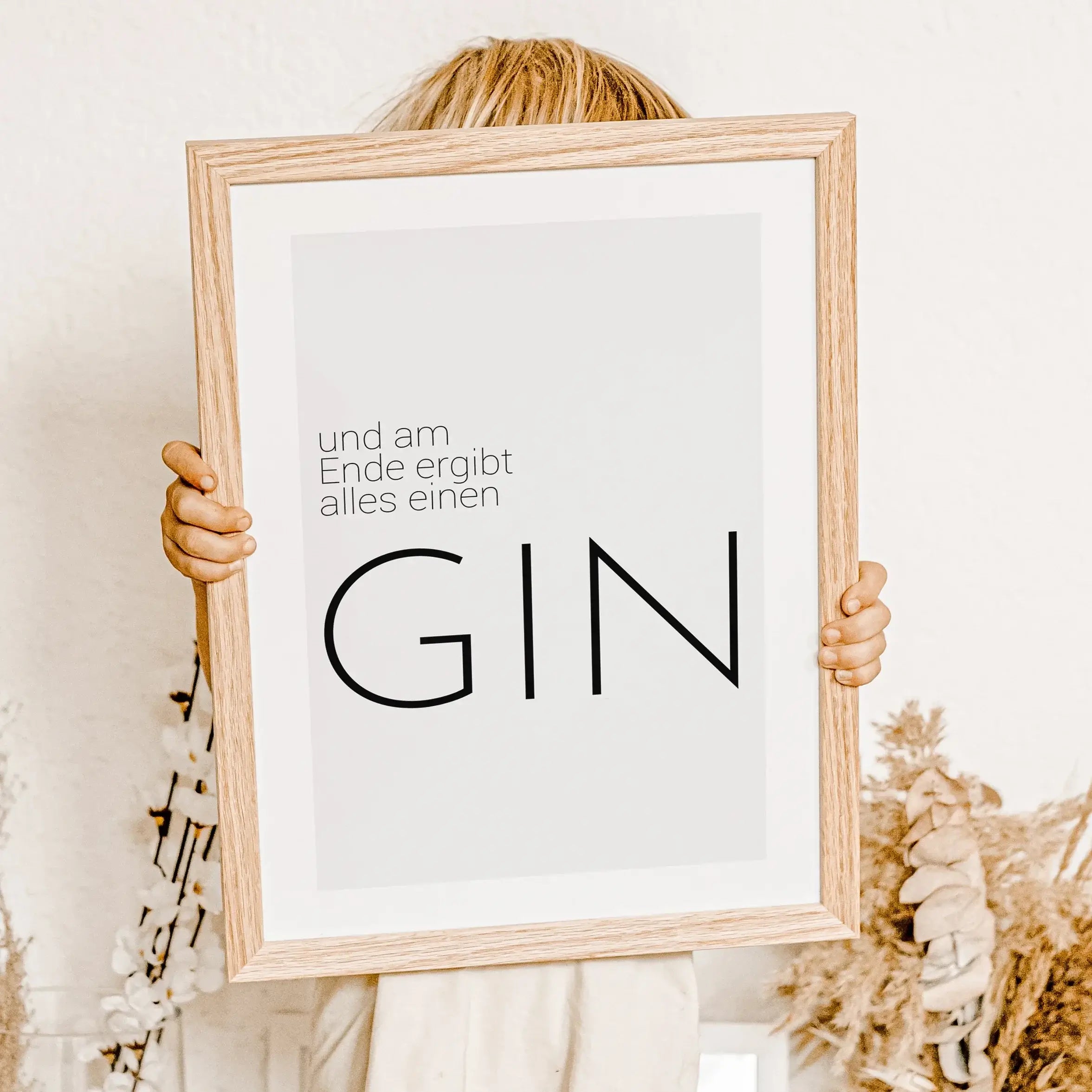 Gin Poster 'Ende'-famprints-Poster-Auf dem Gin Poster 'Ende' findest du den lustigen Spruch 'und am Ende ergibt alles einen Gin'. Stilvolles Gin Wandbild für jeden Gin Liebhaber und Fan. Das Poster erhältst du bei uns in 6 verschieden Größen. Gedruckt wir