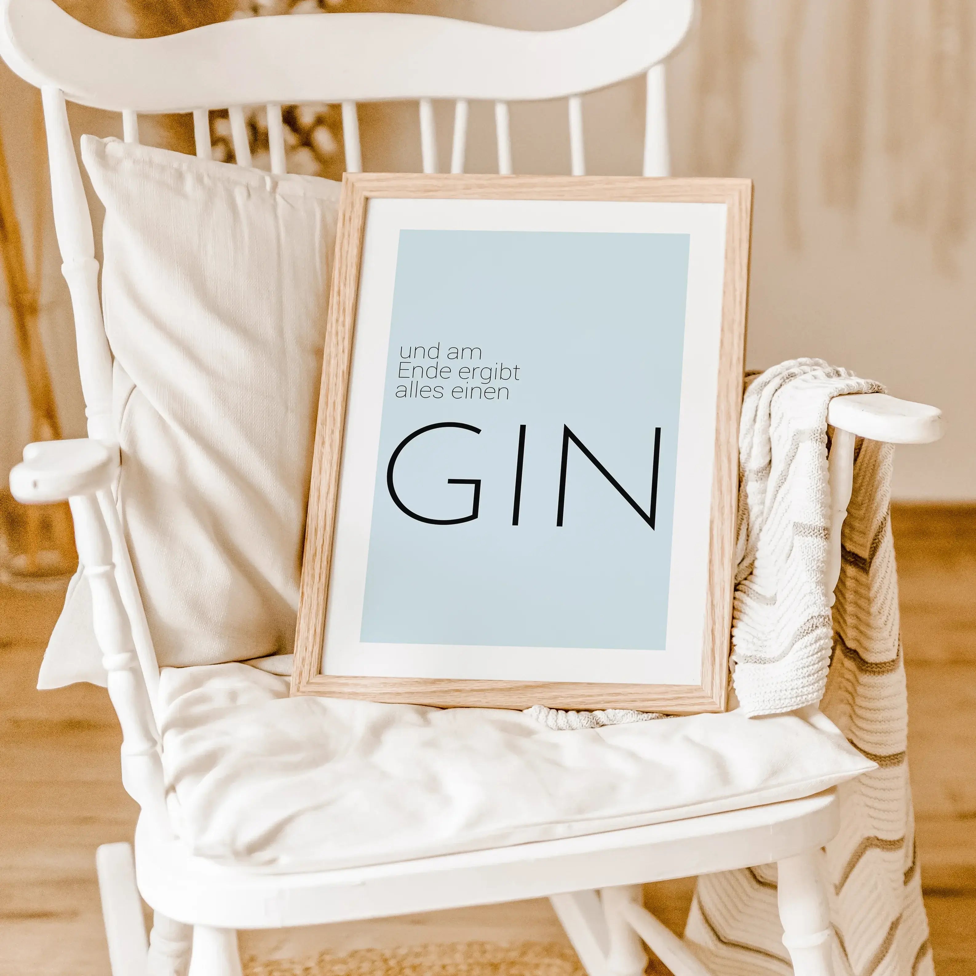 Gin Poster 'Ende'-famprints-Poster-Auf dem Gin Poster 'Ende' findest du den lustigen Spruch 'und am Ende ergibt alles einen Gin'. Stilvolles Gin Wandbild für jeden Gin Liebhaber und Fan. Das Poster erhältst du bei uns in 6 verschieden Größen. Gedruckt wir