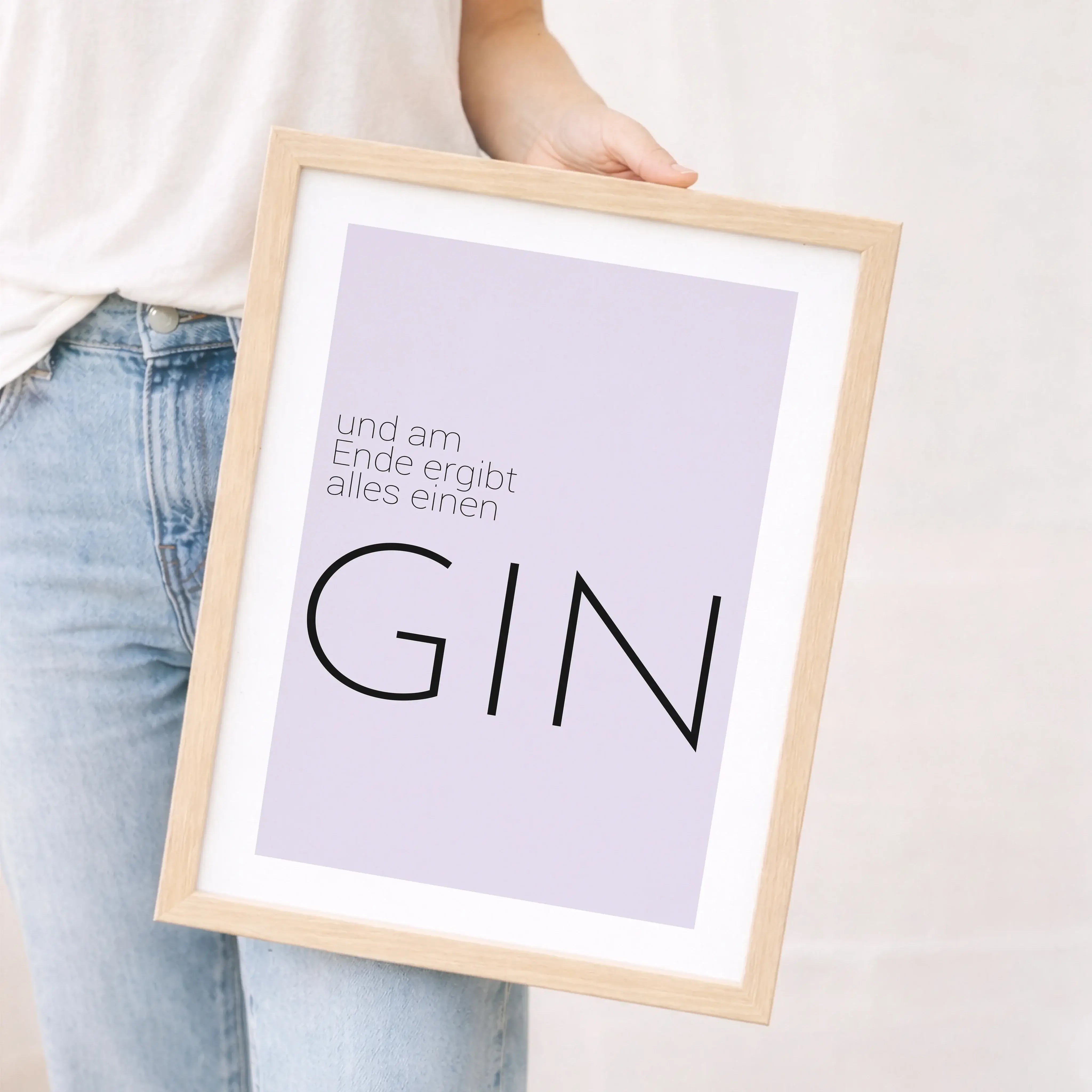 Gin Poster 'Ende'-Poster-famprints-Das Gin Poster Ende ist genau das Richtige für alle, die Humor, Design und ihre Liebe zu Gin stilvoll an die Wand bringen wollen. Der bekannte Spruch und am Ende ergibt alles einen Gin sorgt für ein Schmunzeln und macht