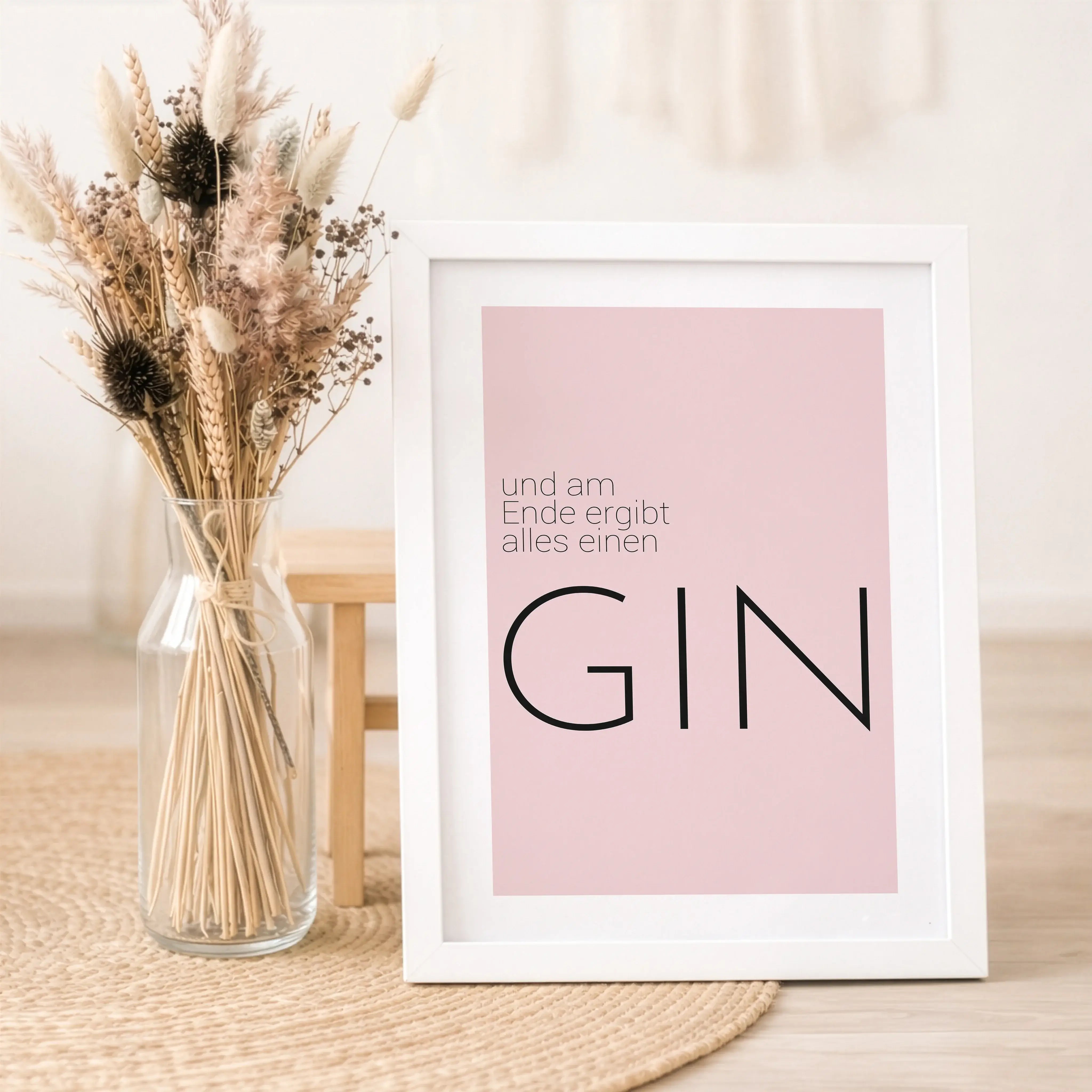 Gin Poster 'Ende'-Poster-famprints-Das Gin Poster Ende ist genau das Richtige für alle, die Humor, Design und ihre Liebe zu Gin stilvoll an die Wand bringen wollen. Der bekannte Spruch und am Ende ergibt alles einen Gin sorgt für ein Schmunzeln und macht