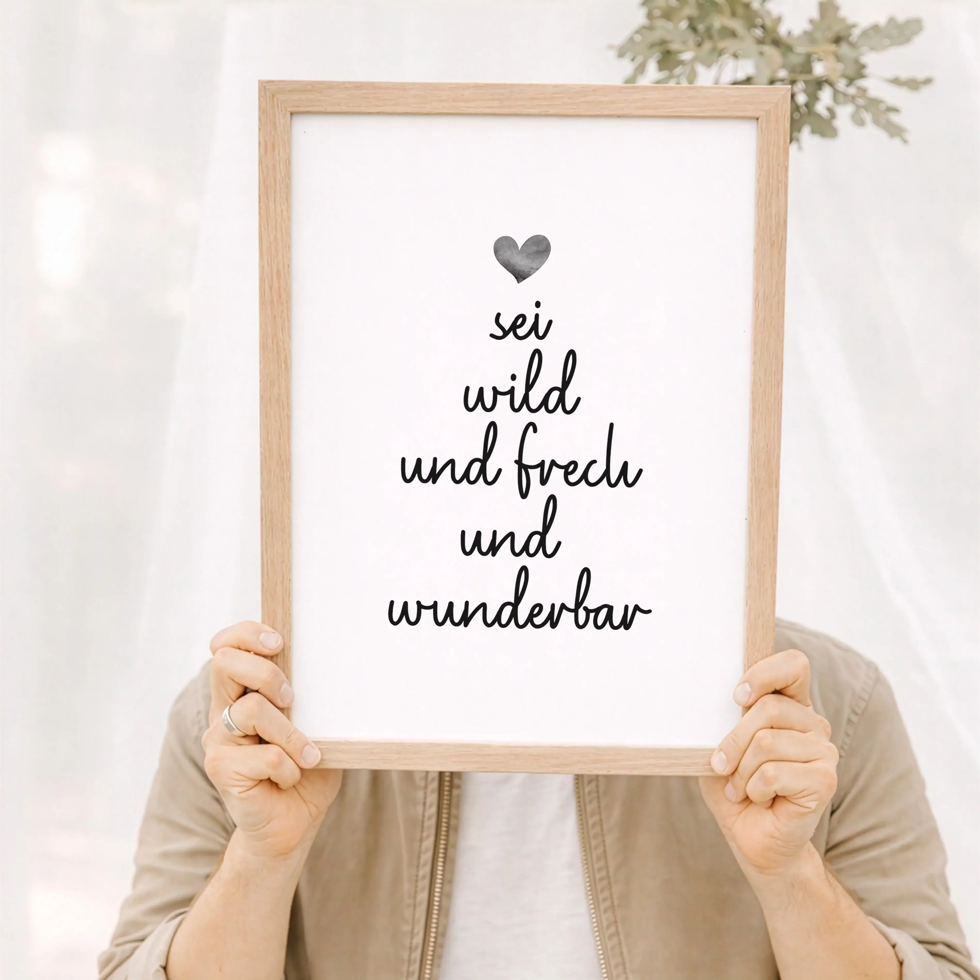 sei frech und wild und wunderbar Poster-Poster-famprints-Das sei frech und wild und wunderbar Poster von famprints ist mehr als ein schöner Wandschmuck. Es ist eine liebevolle Botschaft, die Kinder stärkt, sie ermutigt und ihnen zeigt, dass sie genau rich
