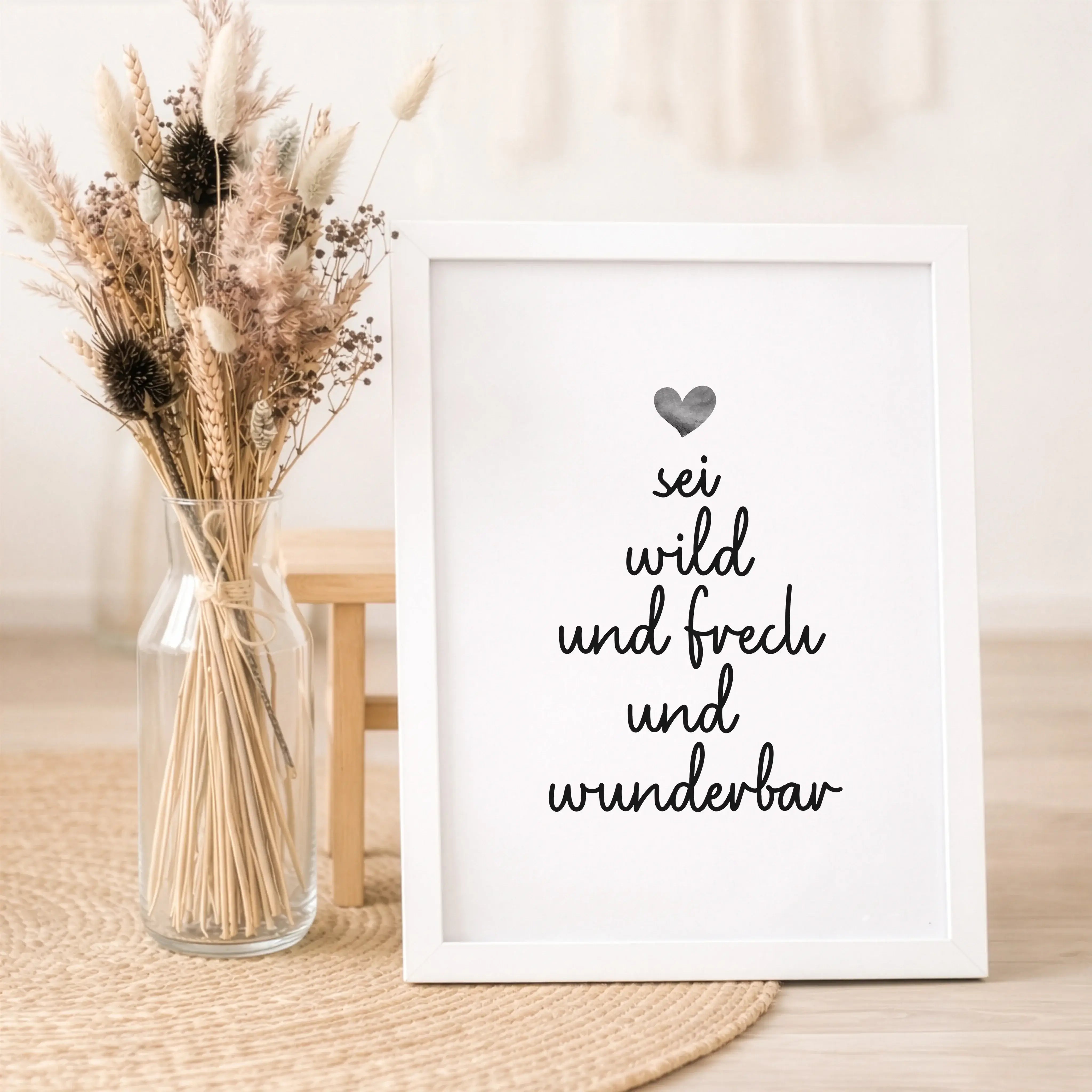 sei frech und wild und wunderbar Poster-Poster-famprints-Das sei frech und wild und wunderbar Poster von famprints ist mehr als ein schöner Wandschmuck. Es ist eine liebevolle Botschaft, die Kinder stärkt, sie ermutigt und ihnen zeigt, dass sie genau rich