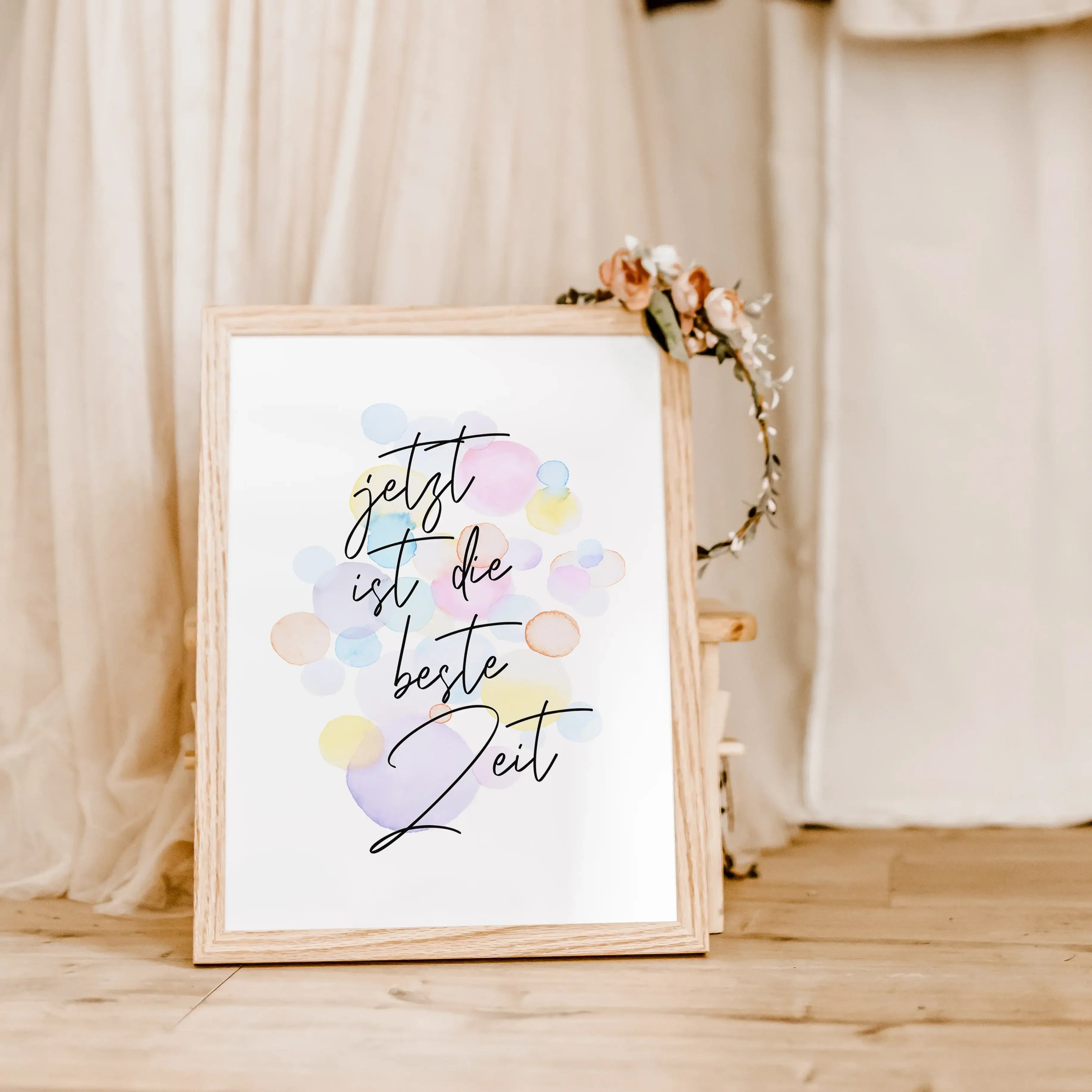 Poster 'Jetzt ist die beste Zeit'-famprints-Poster-Das 'Jetzt ist die beste Zeit' Kinder Poster zeigt wie toll die Kindheit doch ist. Unbeschwert spielen ohne sich Gedanken über etwas machen zu müssen. Auf dem Kinder Poster befindet sich der schwarze hand