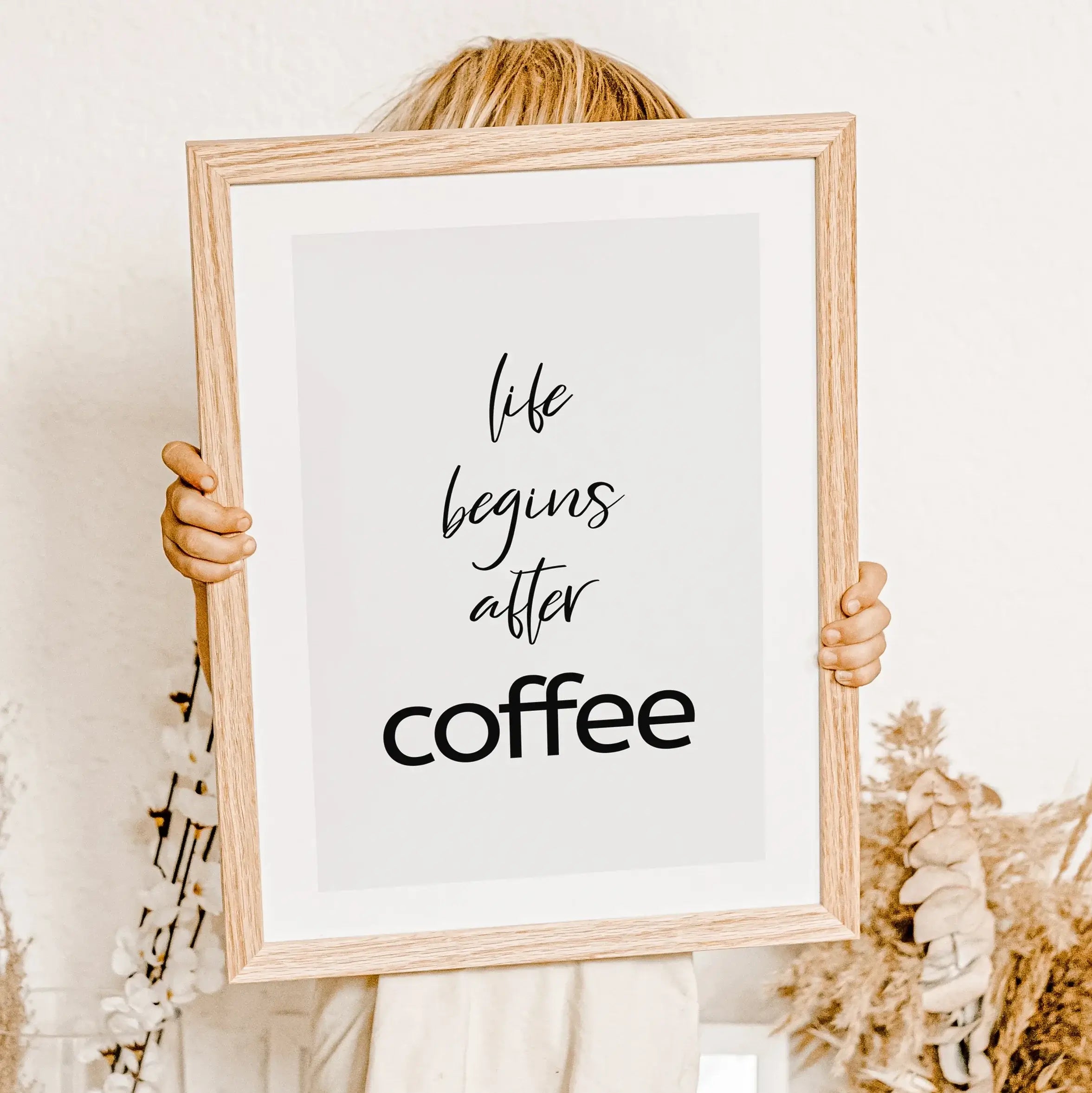 Kaffee Poster 'life begins'-famprints-Poster-Witzig, lässig und mit viel Charme – so präsentiert sich unser neues Kaffee Poster! Egal ob in der Küche oder im Wohnzimmer – dieses Poster ist die perfekte Wanddeko für alle, die ihre Liebe zum Kaffee offen zu