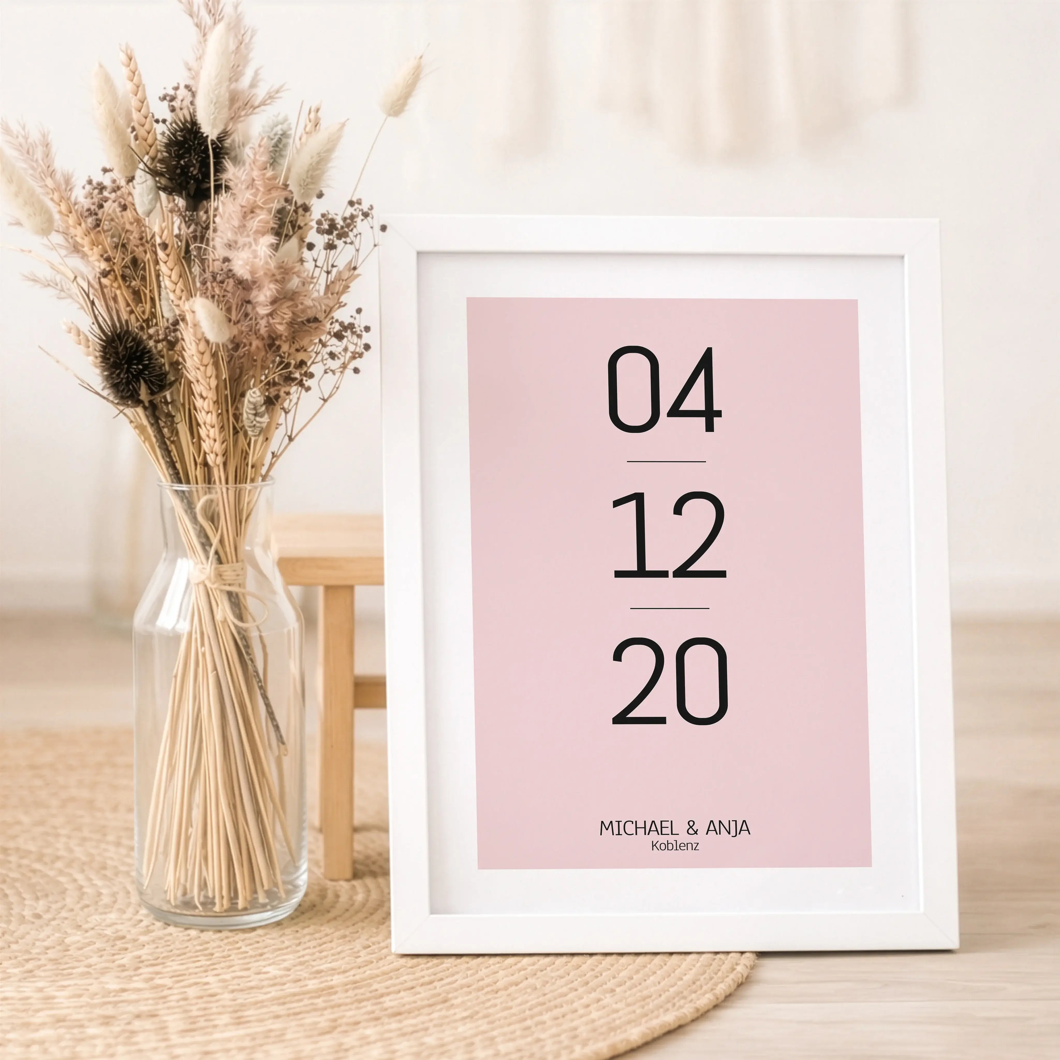 Datum Poster-Personalisiertes Poster-famprints-Ein Datum kann alles verändern. Mit dem Datum Poster von famprints hältst du genau diesen einen Moment sichtbar fest, der für euch Bedeutung hat. Ob Kennenlerntag, Hochzeit, Jahrestag oder ein anderes persönl