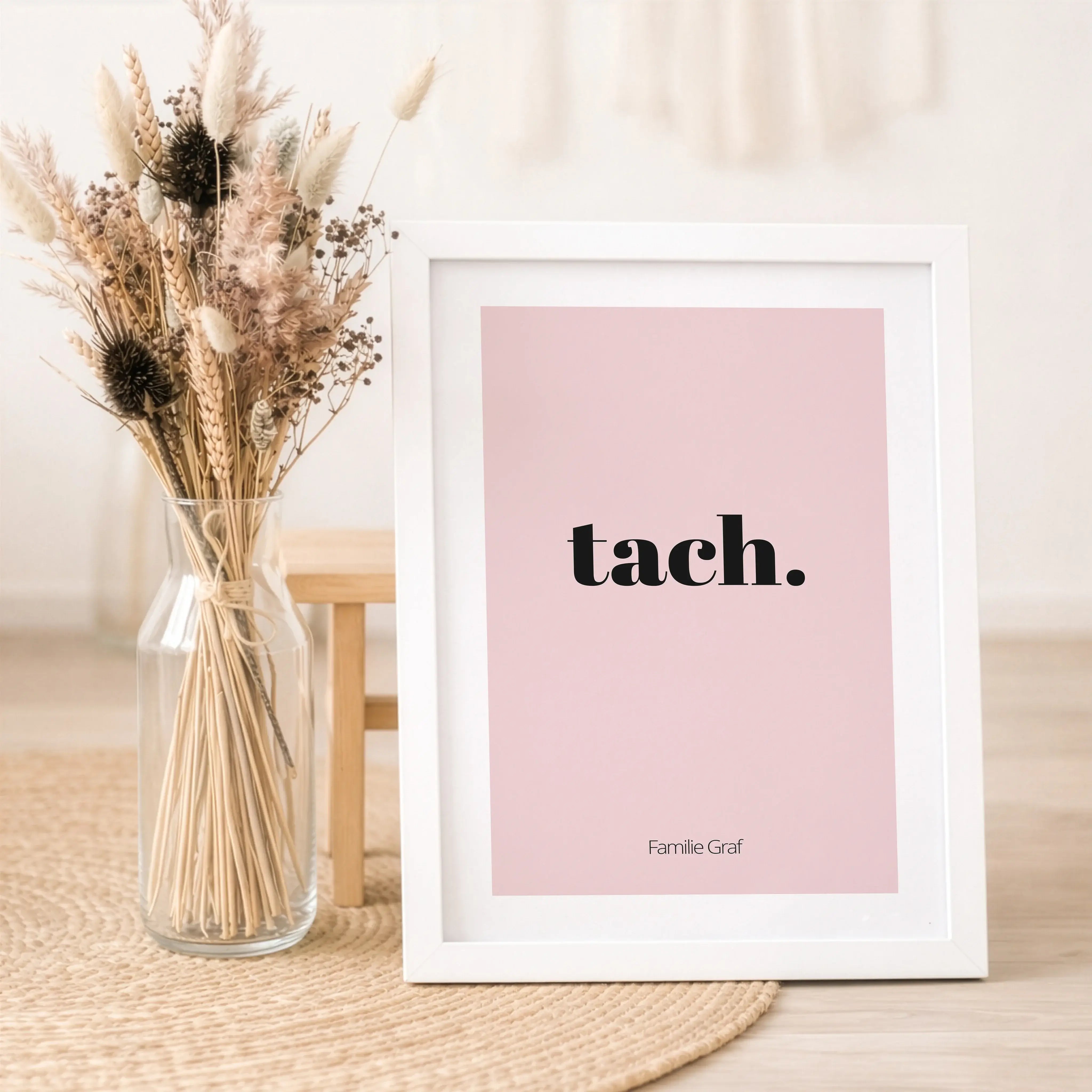Poster 'tach'-Personalisiertes Poster-famprints-Das Poster tach bringt einen lockeren Gruß an deine Wand und sorgt direkt für ein willkommenes Gefühl, sobald man den Raum betritt. Tach steht für ein unkompliziertes Hallo und ist in vielen Regionen fest im