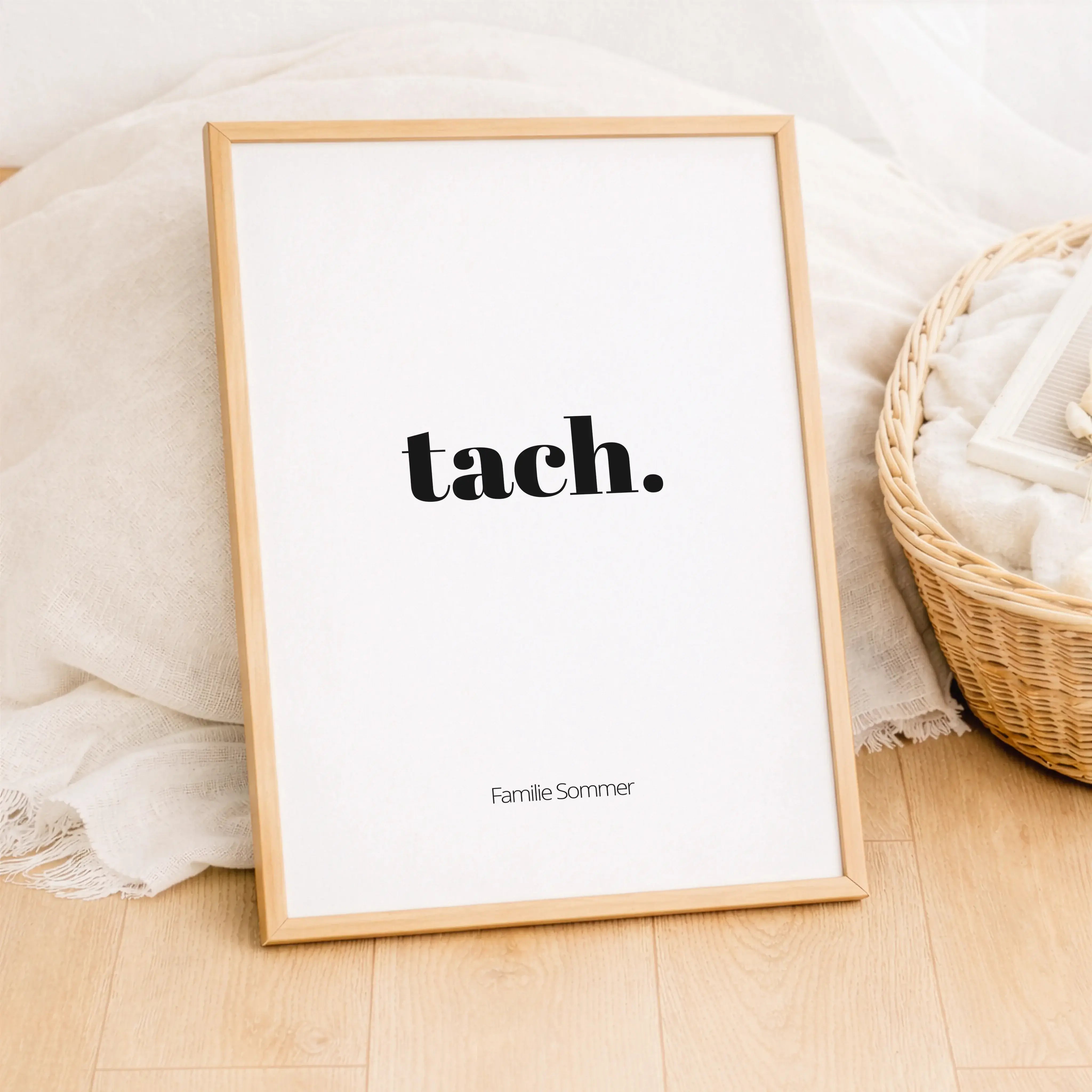 Poster 'tach'-Personalisiertes Poster-famprints-Das Poster tach bringt einen lockeren Gruß an deine Wand und sorgt direkt für ein willkommenes Gefühl, sobald man den Raum betritt. Tach steht für ein unkompliziertes Hallo und ist in vielen Regionen fest im