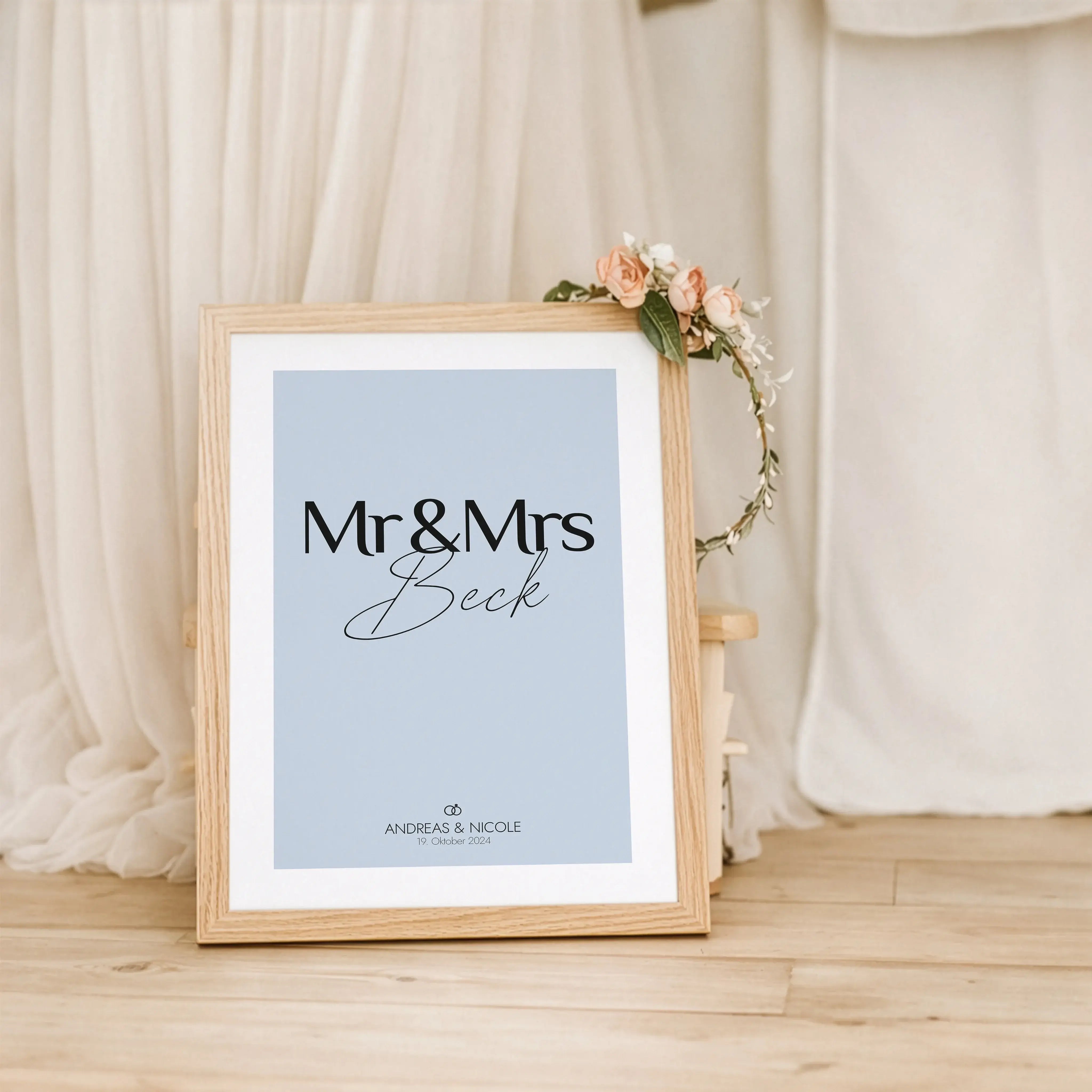 Hochzeit Poster Mr & Mrs-Personalisiertes Poster-famprints-Das Hochzeit Poster Mr & Mrs ist eine stilvolle Möglichkeit, eure Liebe sichtbar zu machen und euren großen Tag festzuhalten. Mit Namen, Datum oder einem persönlichen Zusatz wird aus dem Design ei