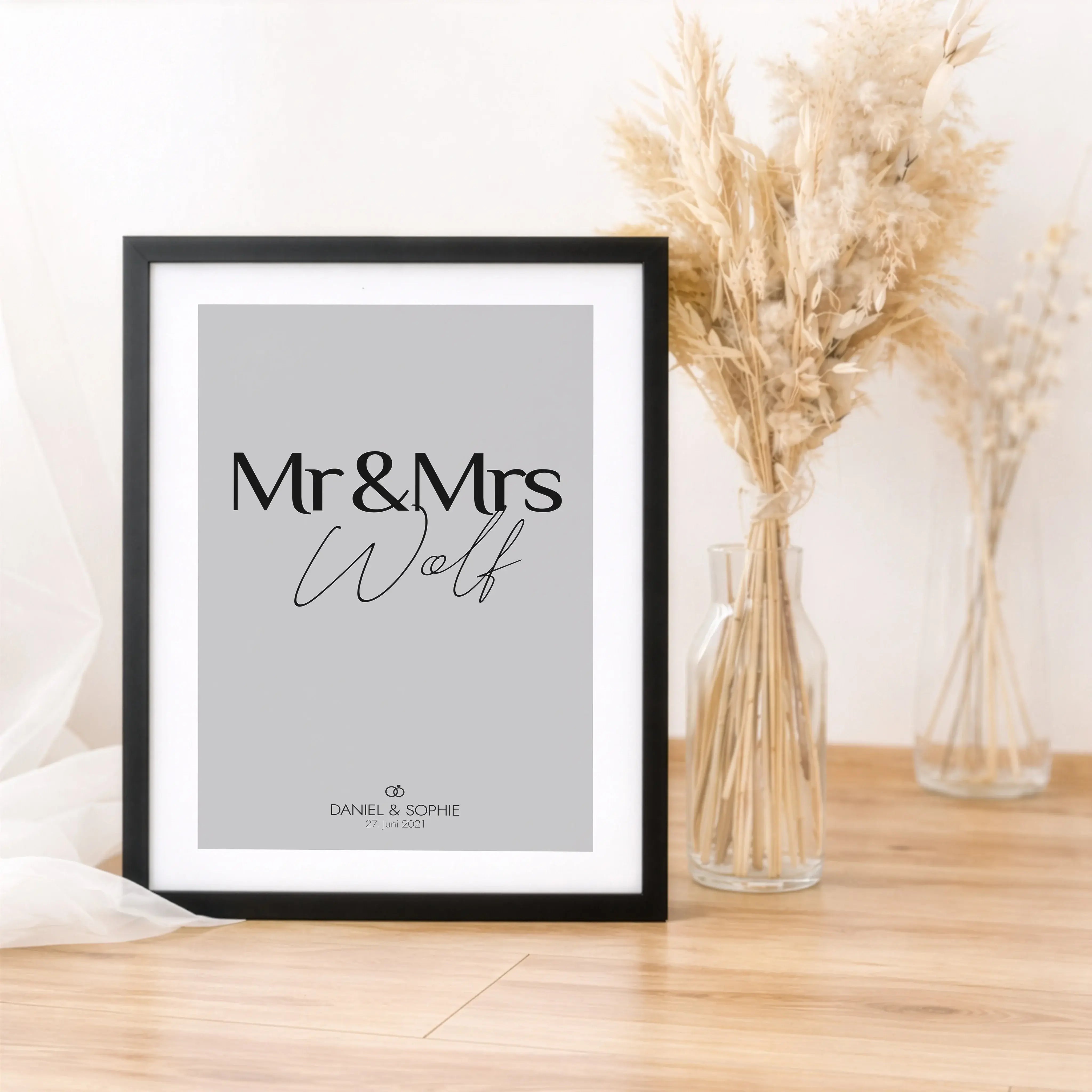 Hochzeit Poster Mr & Mrs-Personalisiertes Poster-famprints-Das Hochzeit Poster Mr & Mrs ist eine stilvolle Möglichkeit, eure Liebe sichtbar zu machen und euren großen Tag festzuhalten. Mit Namen, Datum oder einem persönlichen Zusatz wird aus dem Design ei