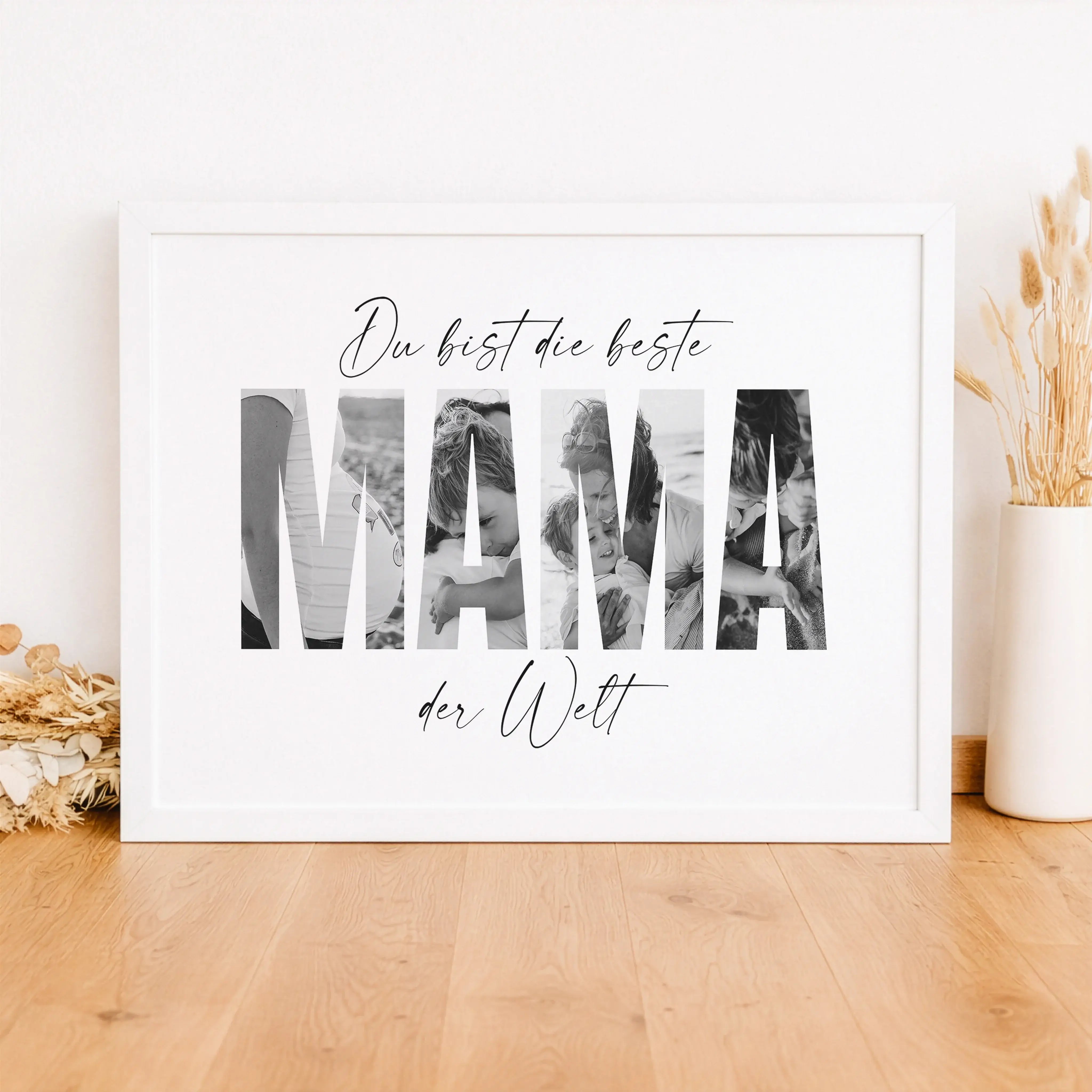 Beste Mama Poster-Personalisiertes Poster-famprints-Das Beste Mama Poster ist ein persönliches Geschenk, das Emotionen sichtbar macht und Erinnerungen stilvoll festhält. Die besondere Fotogestaltung im Schriftzug Mama verbindet eure liebsten Momente zu ei