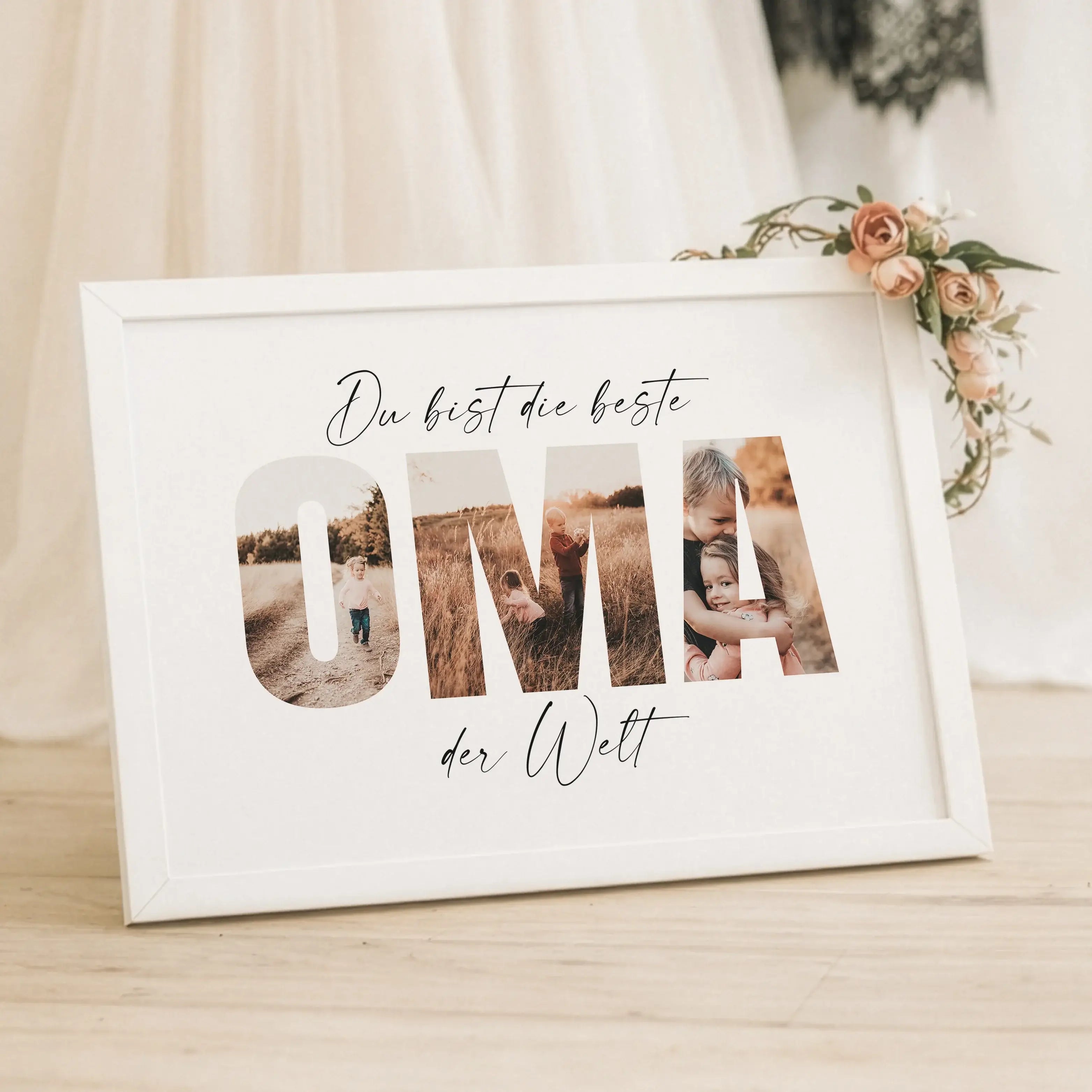 Beste Oma Poster-Personalisiertes Poster-famprints-Das Beste Oma Poster von famprints ist eine liebevolle Geschenkidee für alle, die ihrer Oma mit einem persönlichen Fotoposter eine echte Freude machen möchten. Die große Schrift wird mit deinen eigenen Bi