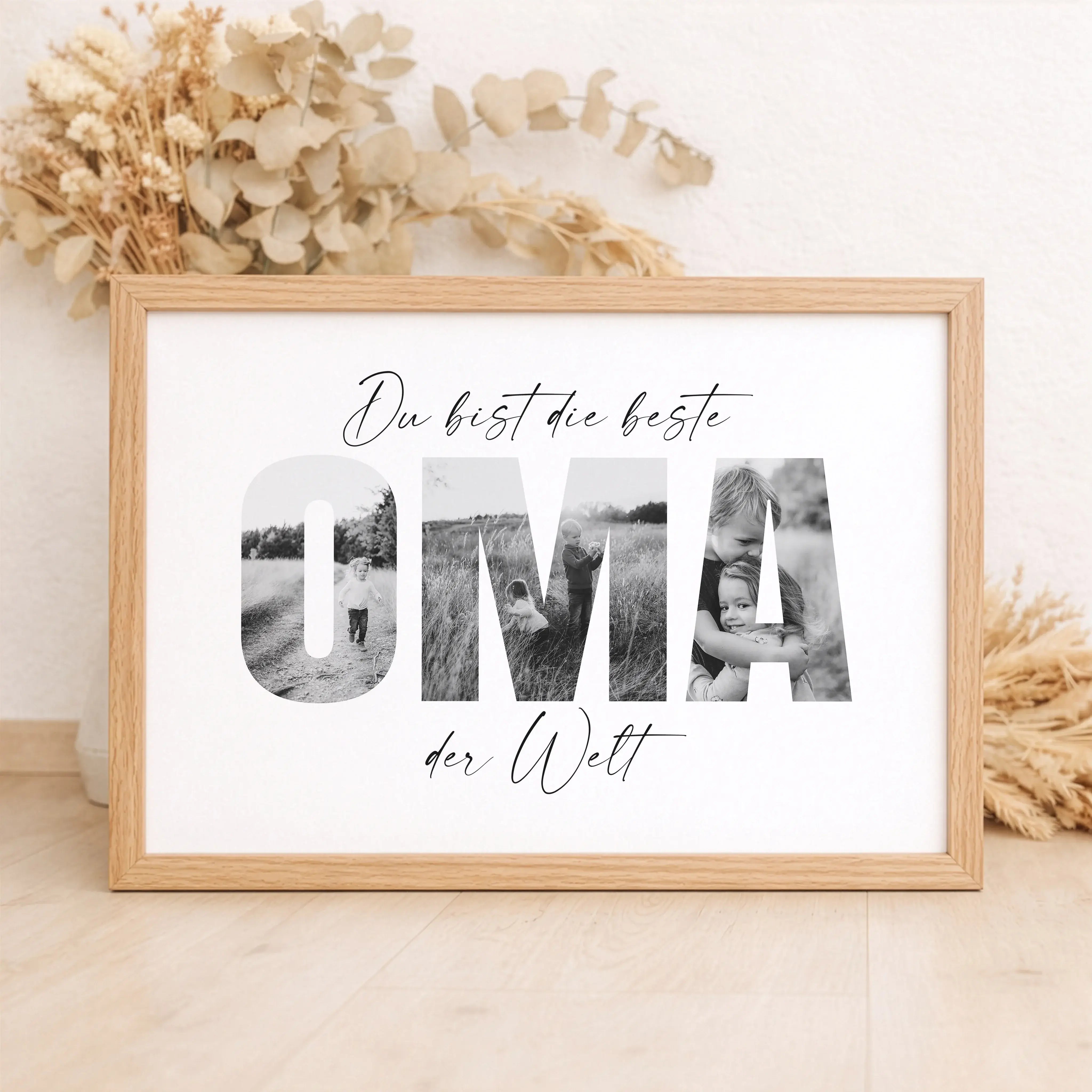 Beste Oma Poster-Personalisiertes Poster-famprints-Das Beste Oma Poster von famprints ist eine liebevolle Geschenkidee für alle, die ihrer Oma mit einem persönlichen Fotoposter eine echte Freude machen möchten. Die große Schrift wird mit deinen eigenen Bi