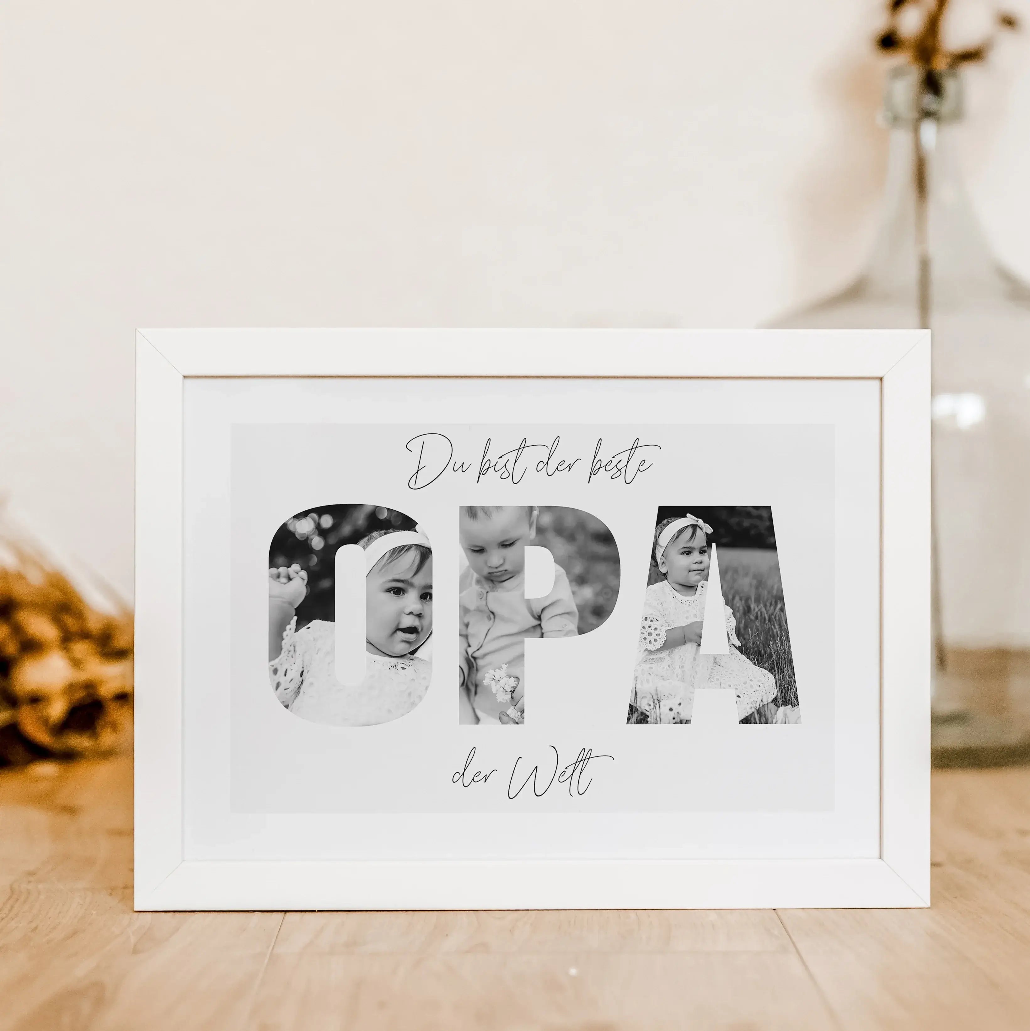 Bester Opa Poster-Personalisiertes Poster-famprints-Das Bester Opa Poster ist das perfekte Geschenk für deinen lieben Opa. Mit der Möglichkeit, persönliche Fotos hinter dem Schriftzug "OPA" zu platzieren, wird dieses Poster zu einem einzigartigen Erinneru