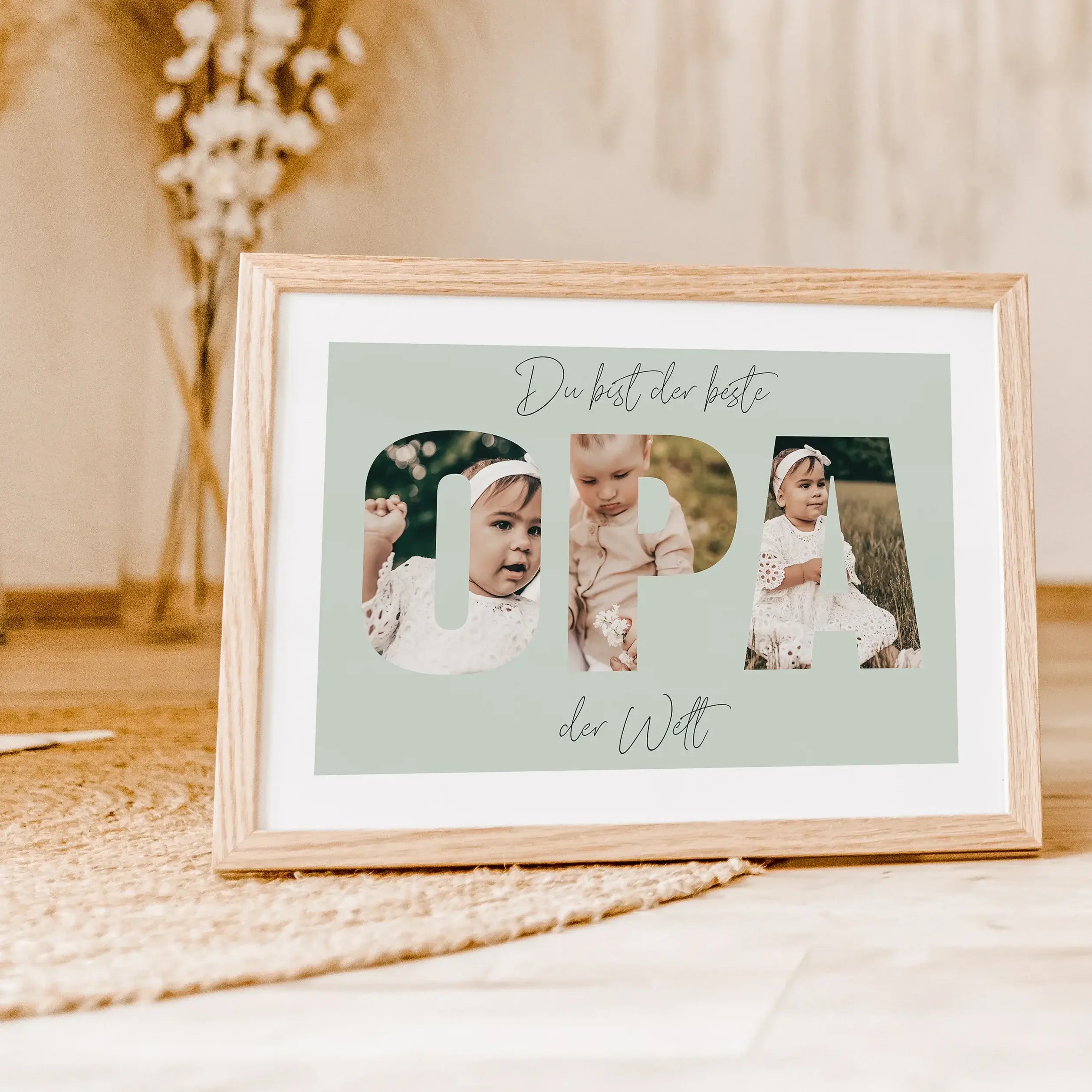 Bester Opa Poster-Personalisiertes Poster-famprints-Das Bester Opa Poster ist das perfekte Geschenk für deinen lieben Opa. Mit der Möglichkeit, persönliche Fotos hinter dem Schriftzug "OPA" zu platzieren, wird dieses Poster zu einem einzigartigen Erinneru