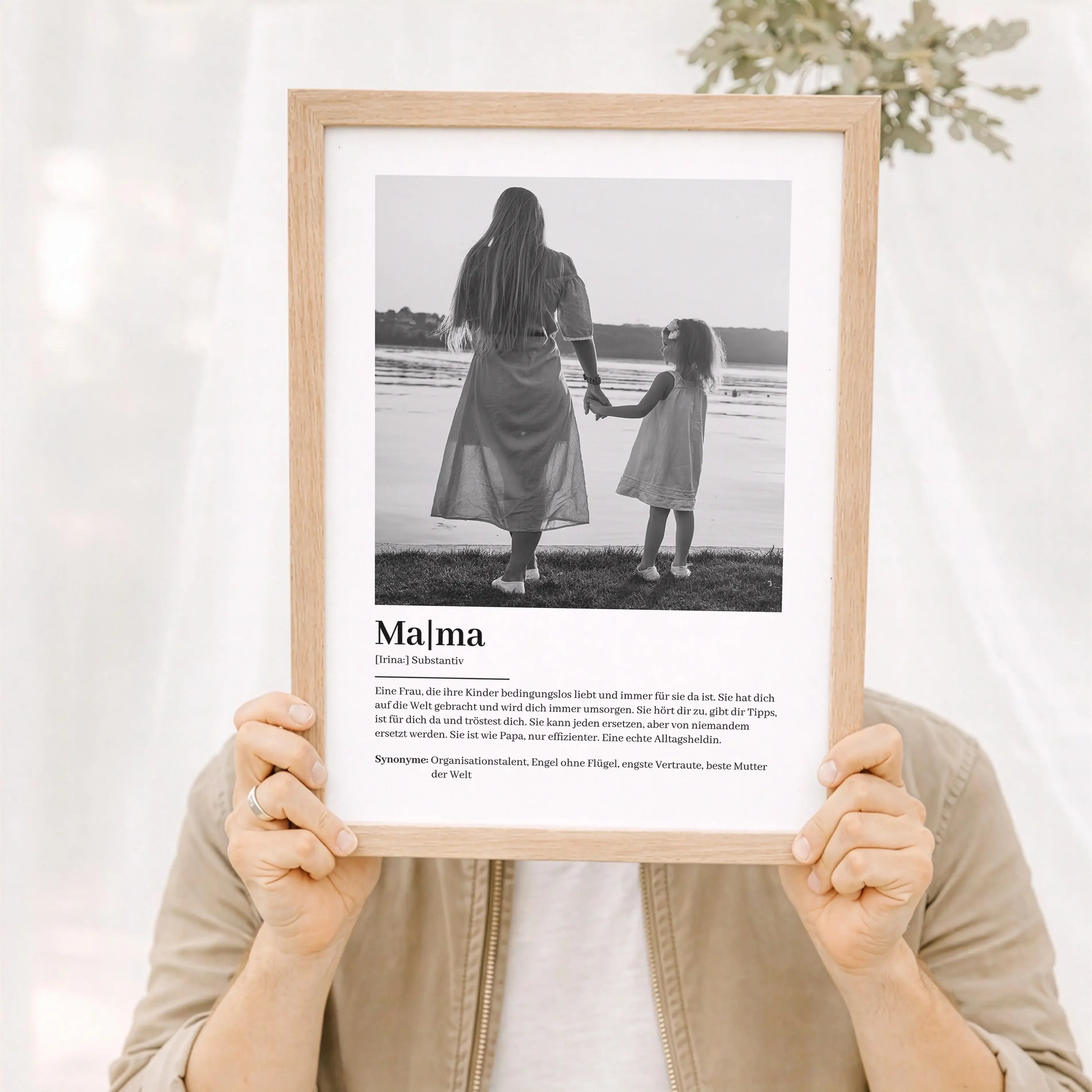 Mama Definition Poster mit Foto-Personalisiertes Poster-famprints-Das Mama Definition Poster mit Foto ist ein persönliches Geschenk, das eure Verbindung sichtbar macht. Bei famprints gestaltest du ein individuelles Mama Poster mit eigenem Foto, Namen und