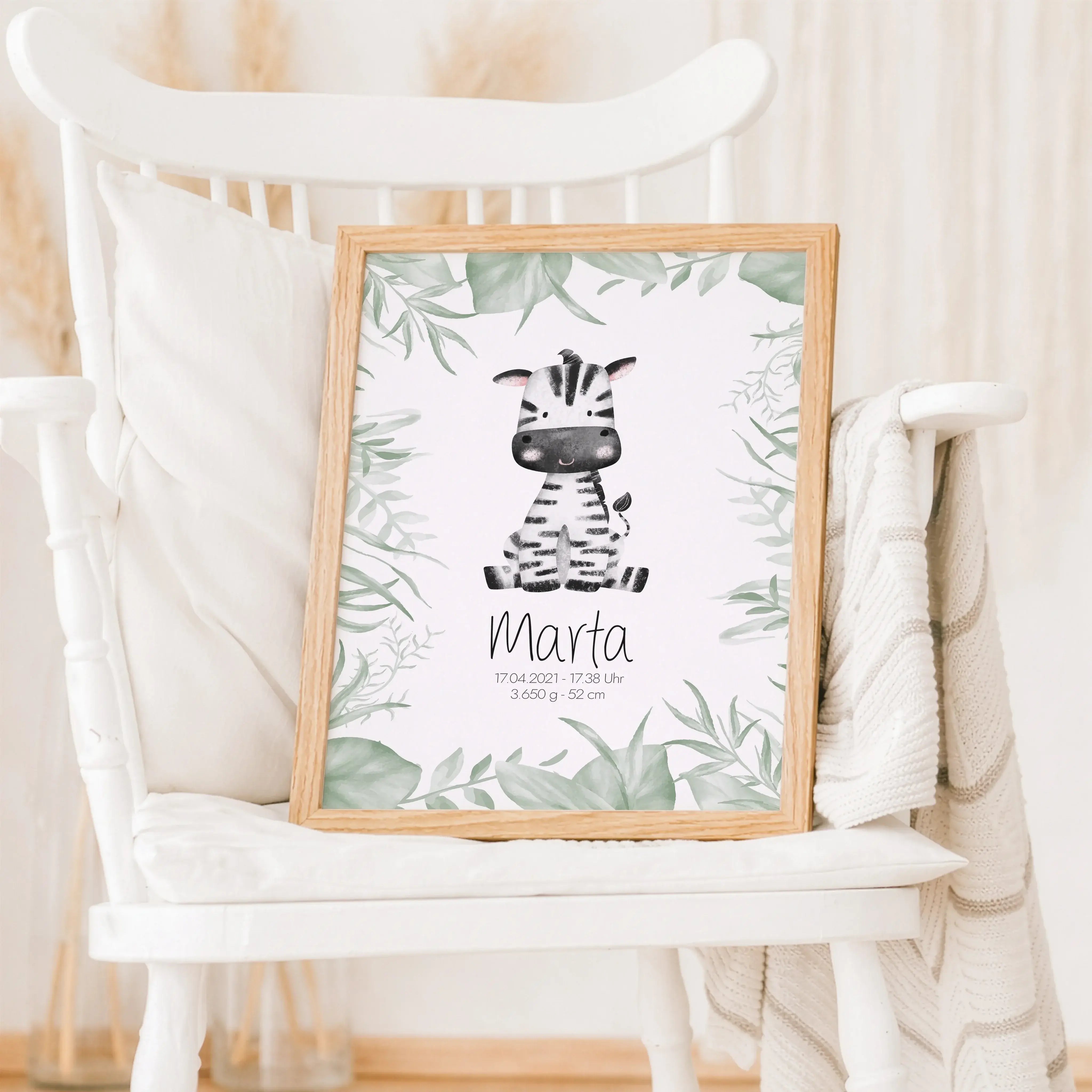Geburtsposter Safari-Personalisiertes Poster-famprints-Das Geburtsposter Safari von famprints ist eine liebevolle Art, die Ankunft deines Kindes festzuhalten. Mit einem sanften Safari Tiermotiv und den persönlichen Geburtsdaten wird aus einem einfachen Wa