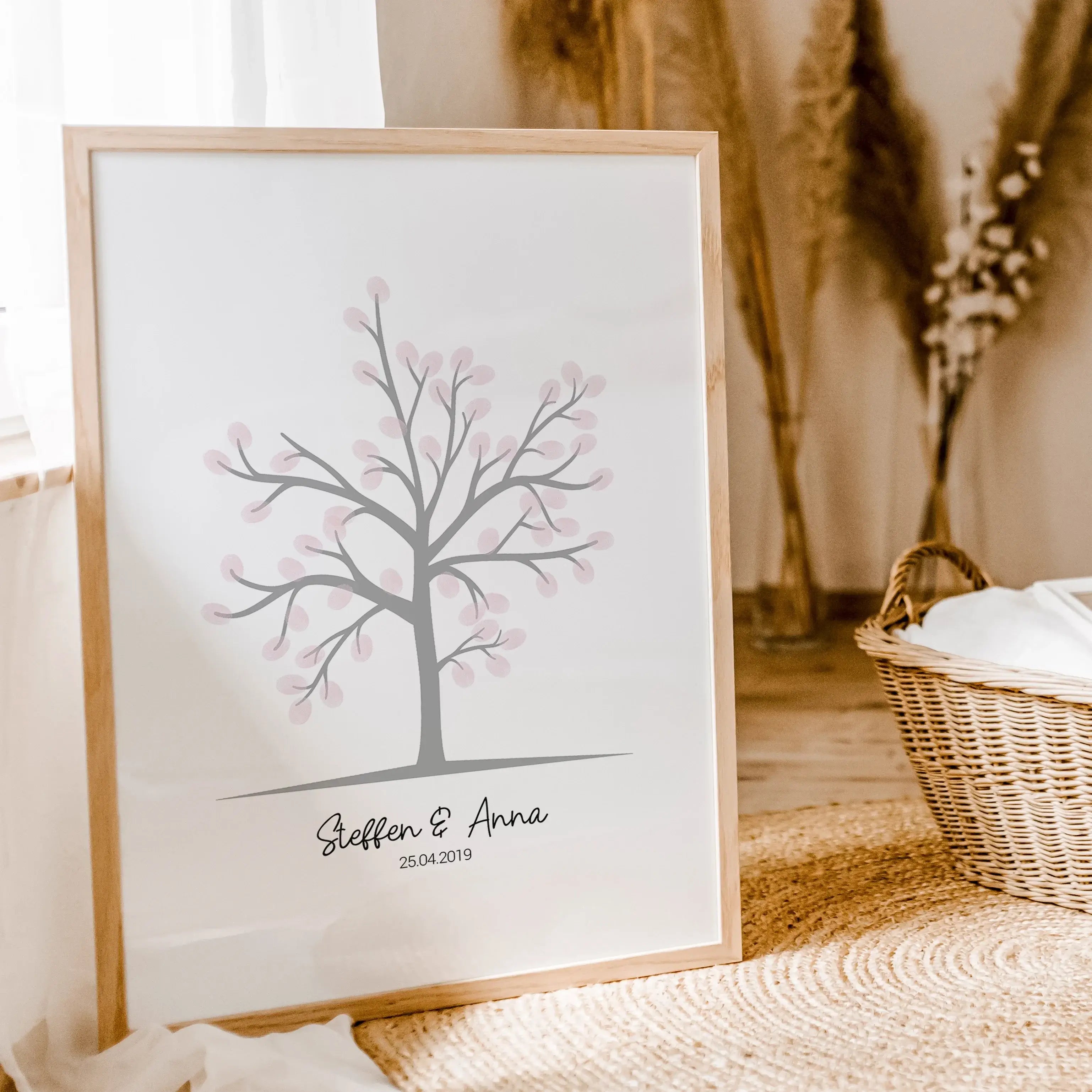 Fingerabdruck Bild 'Baum'-famprints-Personalisiertes Poster-Auf dem Fingerabdruck Bild 'Baum' findest du einen grauen Baum, der darauf wartet, mit Fingerabdrücken dekoriert zu werden. Unter dem Gästebaum kannst du das personalisierte Gästebuch mit deinem