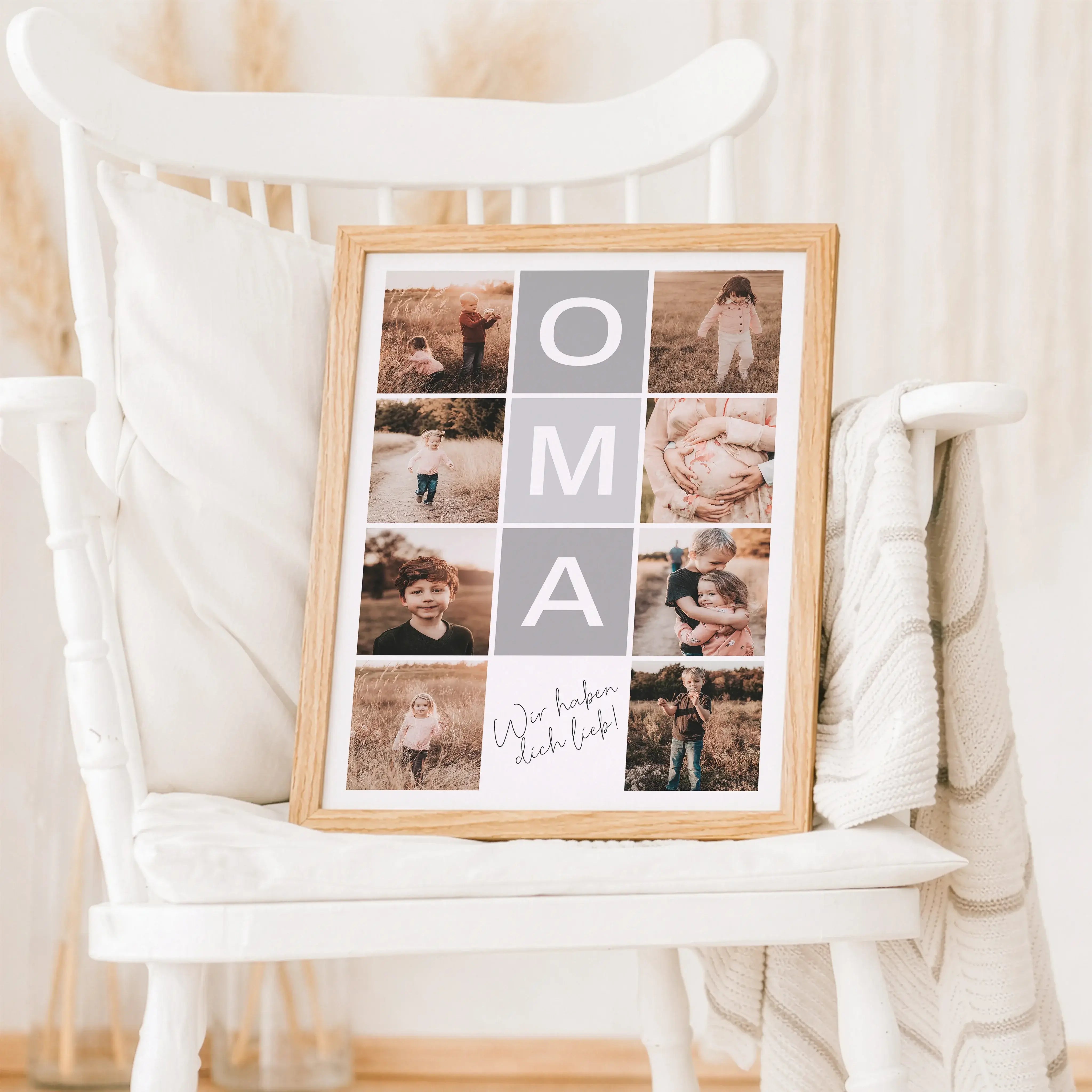 Fotocollage Oma Poster-Personalisiertes Poster-famprints-Mit einem Fotocollage Oma Poster von famprints schenkst du deiner Oma etwas wirklich Persönliches. Du gestaltest ein individuelles Poster mit euren schönsten Fotos und einem eigenen Text, der genau