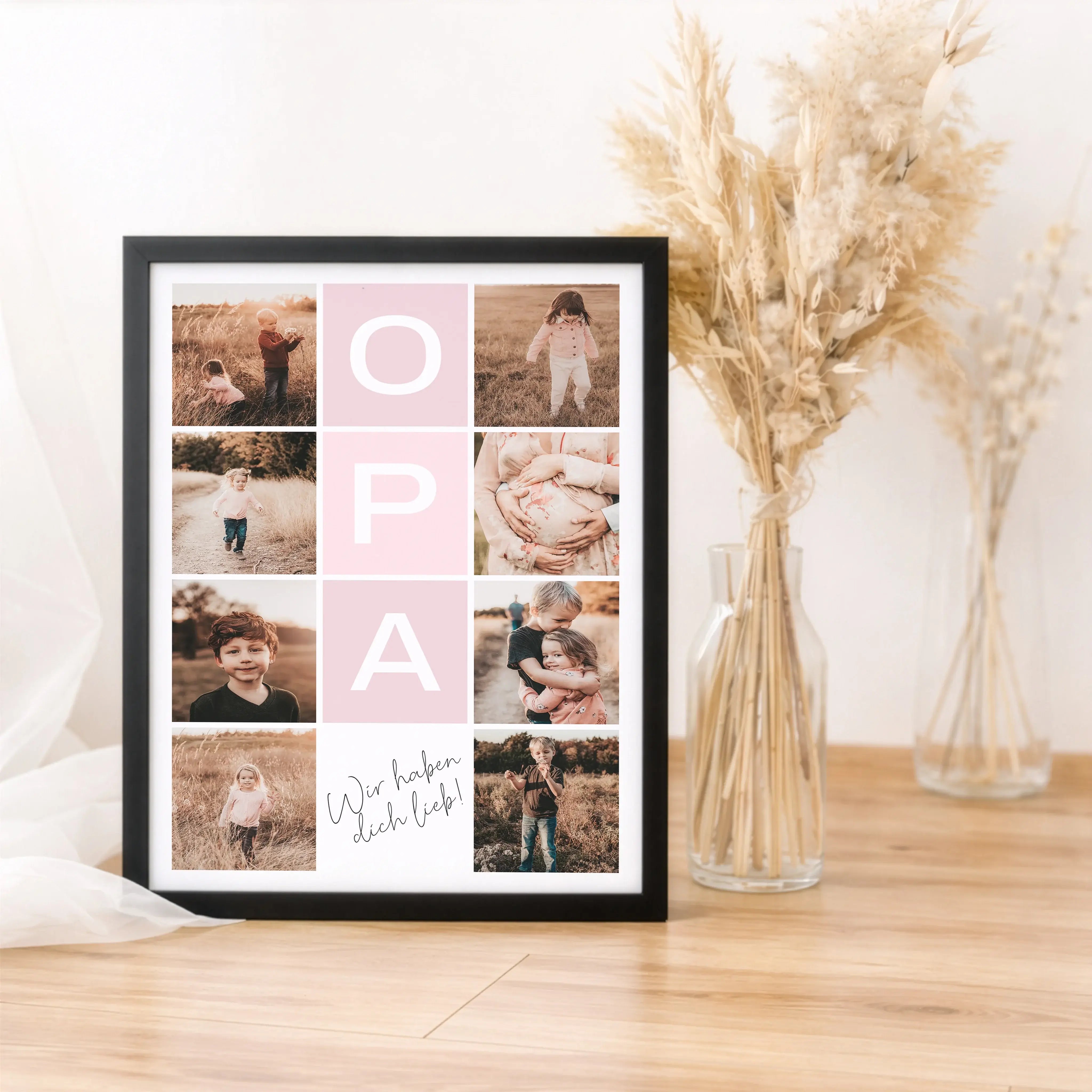 Fotocollage Opa Poster-Personalisiertes Poster-famprints-Die Fotocollage Opa Poster von famprints ist ein persönliches Geschenk für Großväter, das echte Erinnerungen sichtbar macht. Im Mittelpunkt steht das Wort Opa, modern gestaltet und umgeben von deine