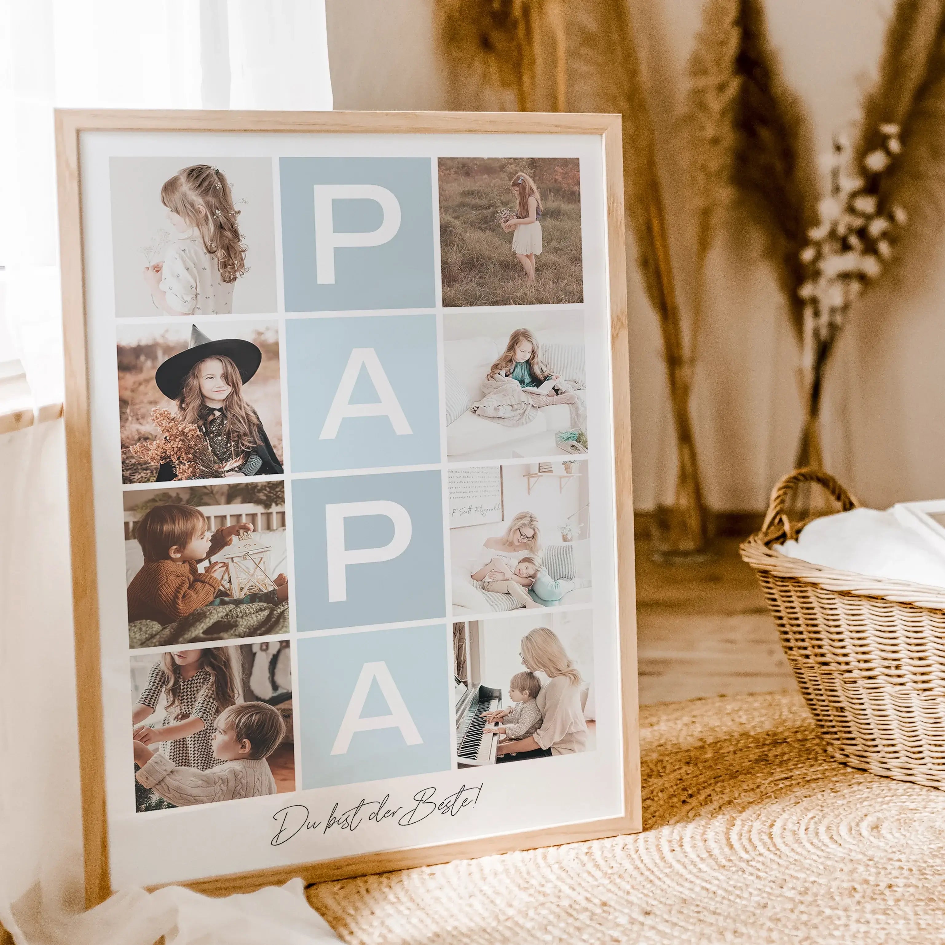 Fotocollage Papa Poster-famprints-Personalisiertes Poster-Auf der Fotocollage Papa findest du mittig, vertikal das Wort Papa, jeweils ein Buchstabe in einem farblichen Quadrat und darunter den personalisierbaren Schriftzug 'Du bist der Beste!'. Gesamt kan