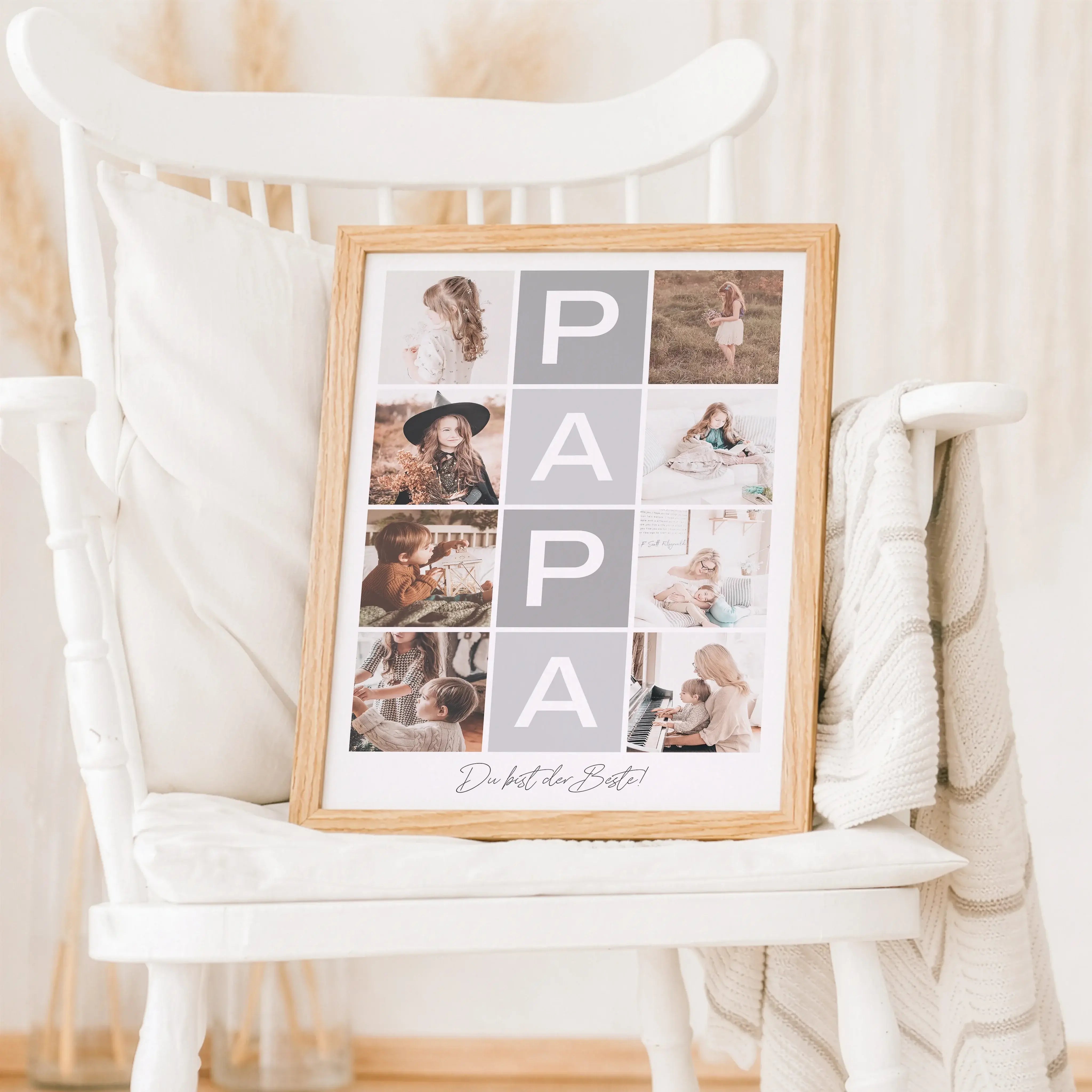 Fotocollage Papa Poster-Personalisiertes Poster-famprints-Mit dem Fotocollage Papa Poster gestaltest du ein persönliches Geschenk, das eure gemeinsamen Momente sichtbar macht. Im Mittelpunkt steht das Wort Papa, modern angeordnet und ergänzt durch deine L