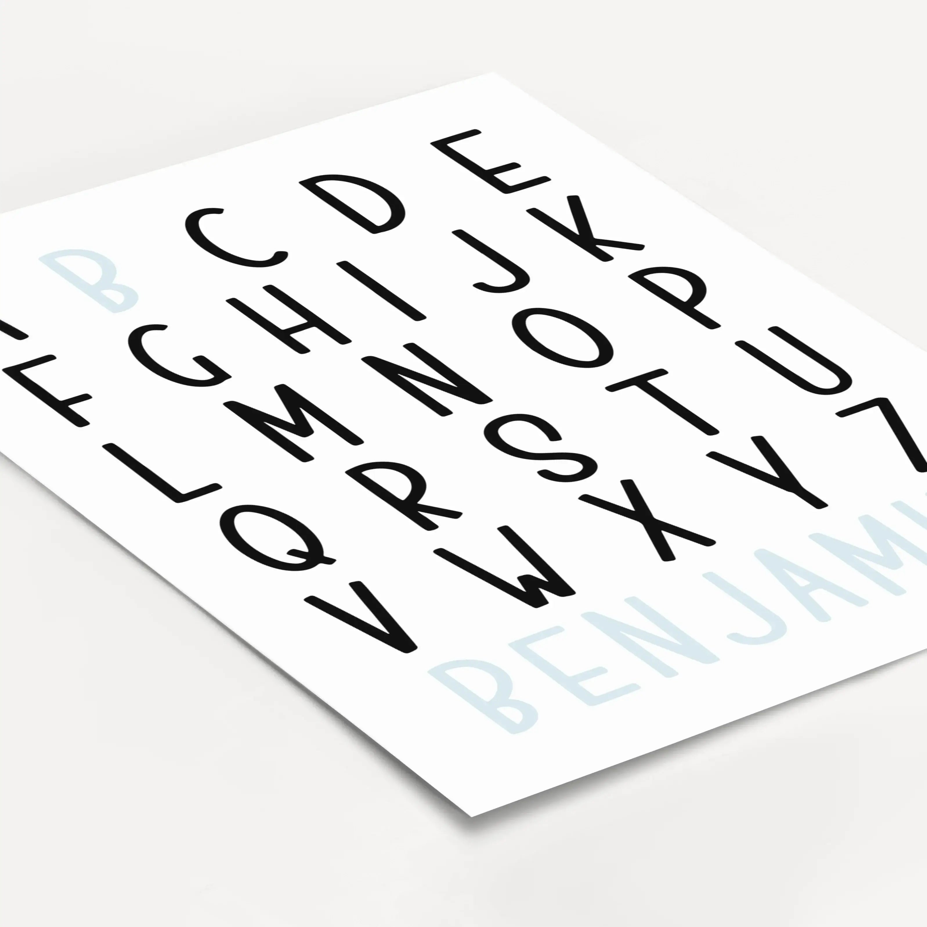 ABC Poster mit Namen-famprints-Personalisiertes Poster-Entdecke das ABC Poster mit Namen - die perfekte Ergänzung für jedes Kinderzimmer! Personalisierbar mit dem Namen deines Kindes wird dieses Poster zu einem einzigartigen Blickfang. Gestalte es einfach
