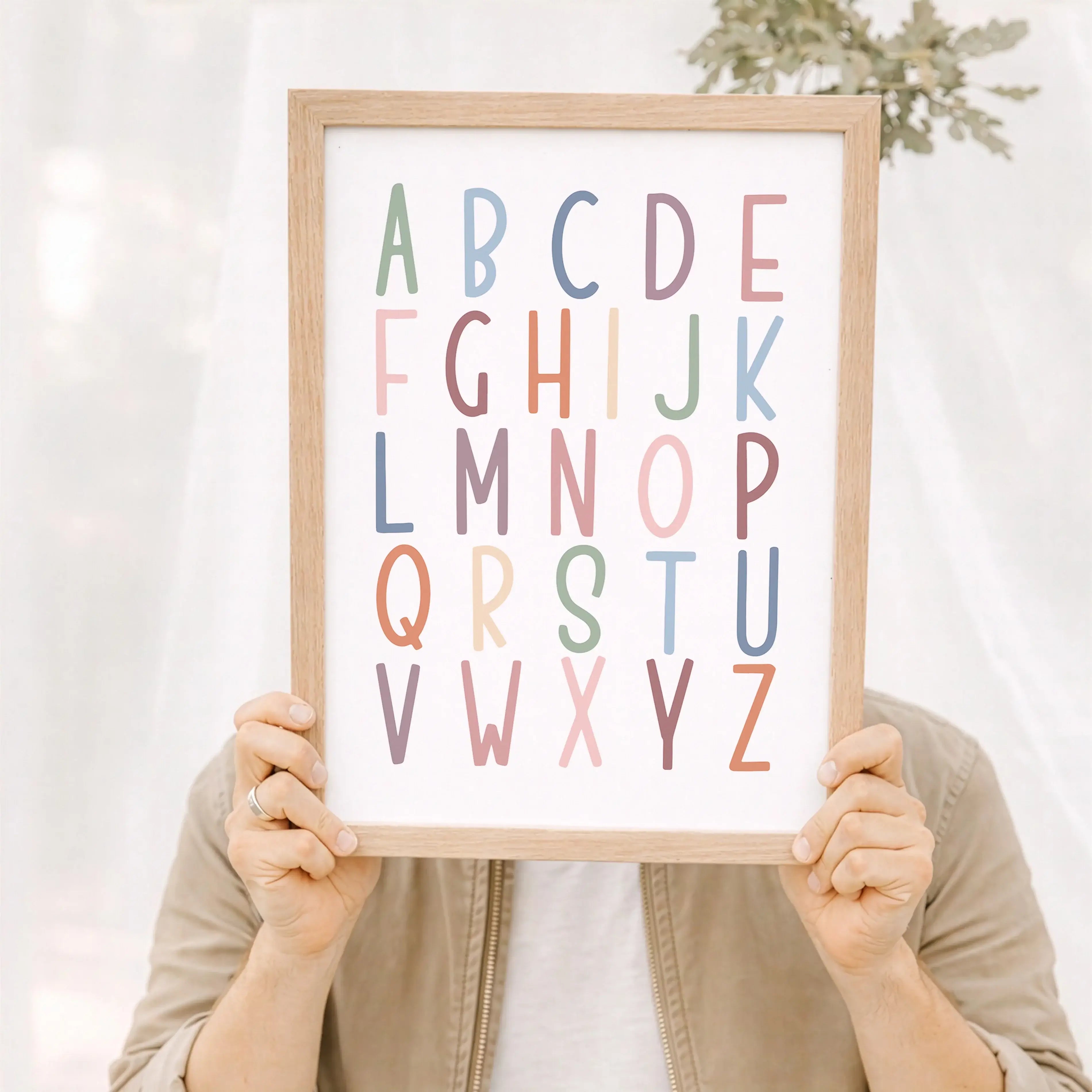 Alphabet Poster-Poster-famprints-Mit dem Alphabet Poster von famprints bringst du spielerisches Lernen und stilvolle Wanddekoration zusammen. Das liebevoll gestaltete ABC Poster hilft Kindern dabei, Buchstaben zu erkennen, Laute zuzuordnen und erste Wörte