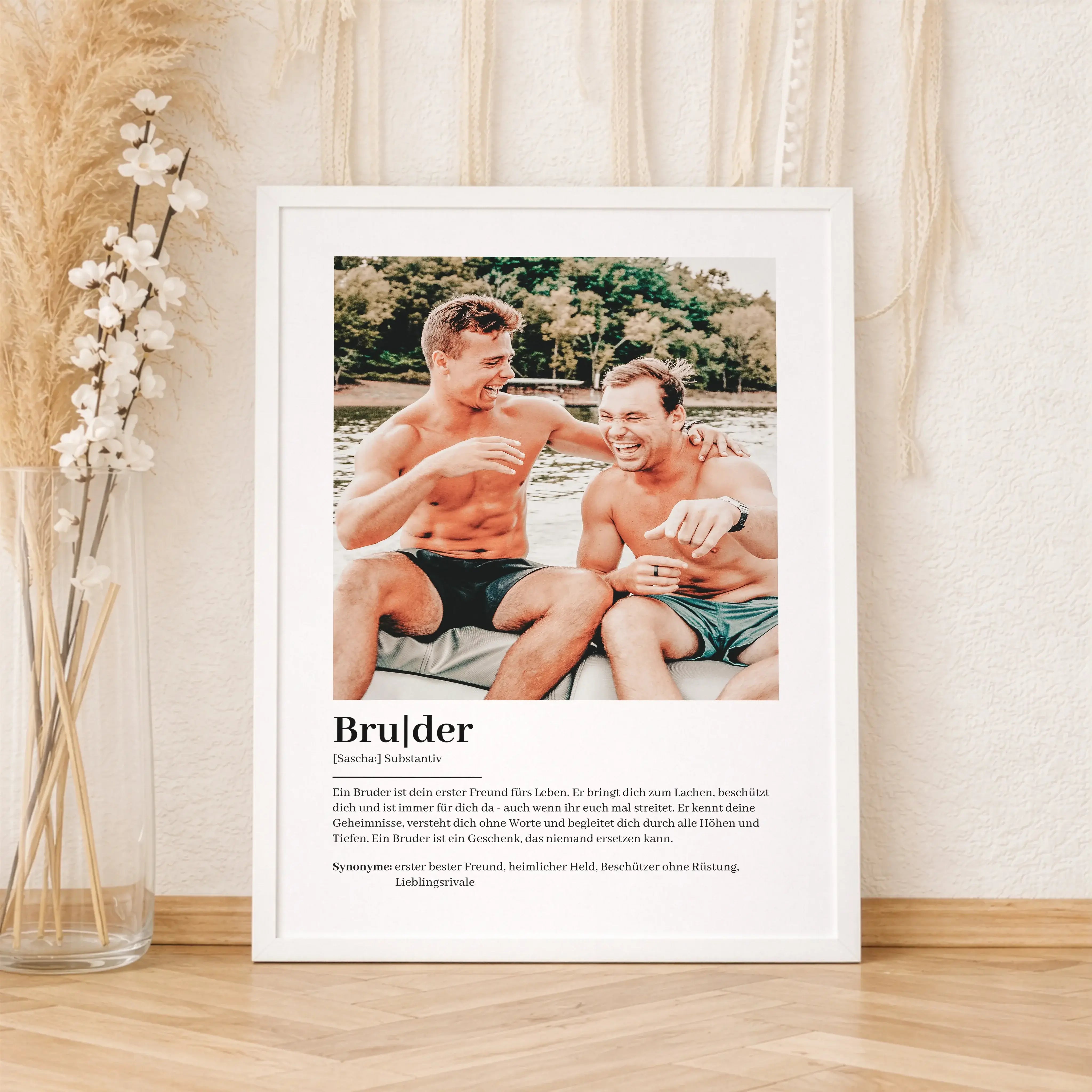 Bruder Definition Poster mit Foto-Personalisiertes Poster-famprints-Das Bruder Definition Poster mit Foto ist ein persönliches Geschenk, das eure Verbindung sichtbar macht. Bei famprints gestaltest du ein individuelles Poster, das deinen Bruder so zeigt,