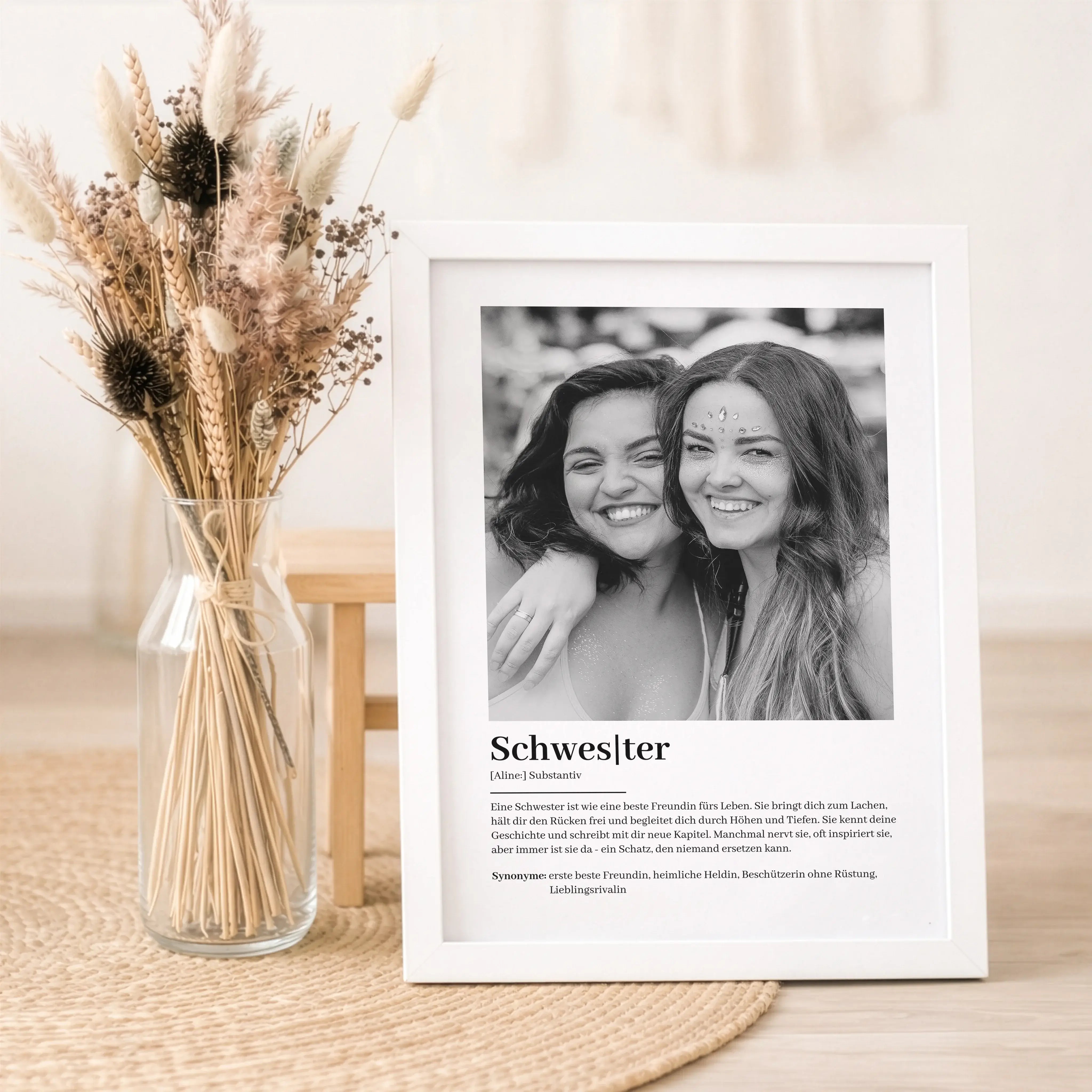 Schwester Definition Poster mit Foto-Personalisiertes Poster-famprints-Das Schwester Definition Poster mit Foto von famprints ist mehr als ein dekoratives Wandbild. Es ist eine persönliche Botschaft, die zeigt, was euch verbindet. Die Definition beschreib
