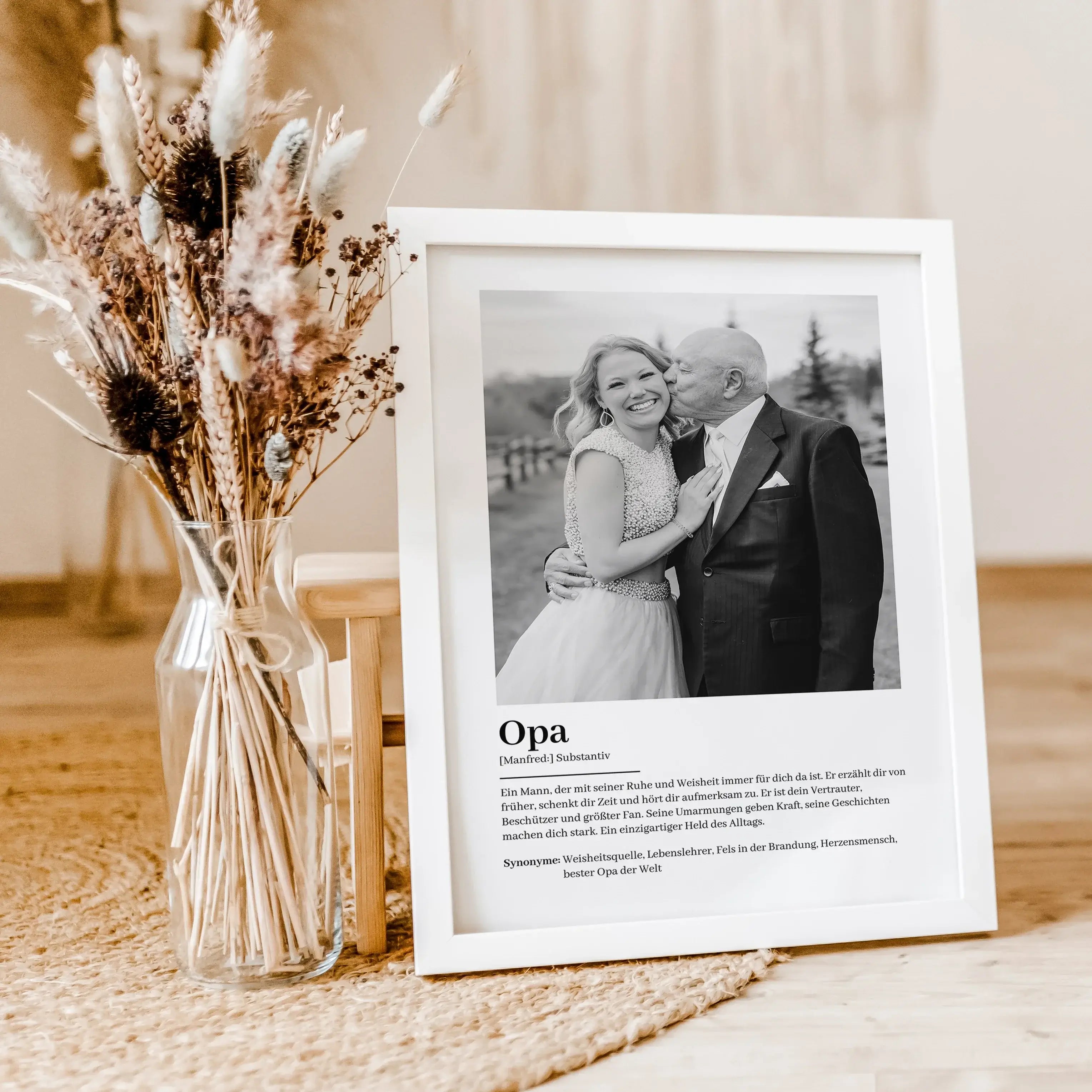 Opa Definition Poster mit Foto-Personalisiertes Poster-famprints-Suchst du nach einem besonderen Geschenk für deinen Opa? Unser Opa Definition Poster mit Foto ist die perfekte Wahl! Dieses liebevoll gestaltete Poster zeigt auf einzigartige Weise, wie wund