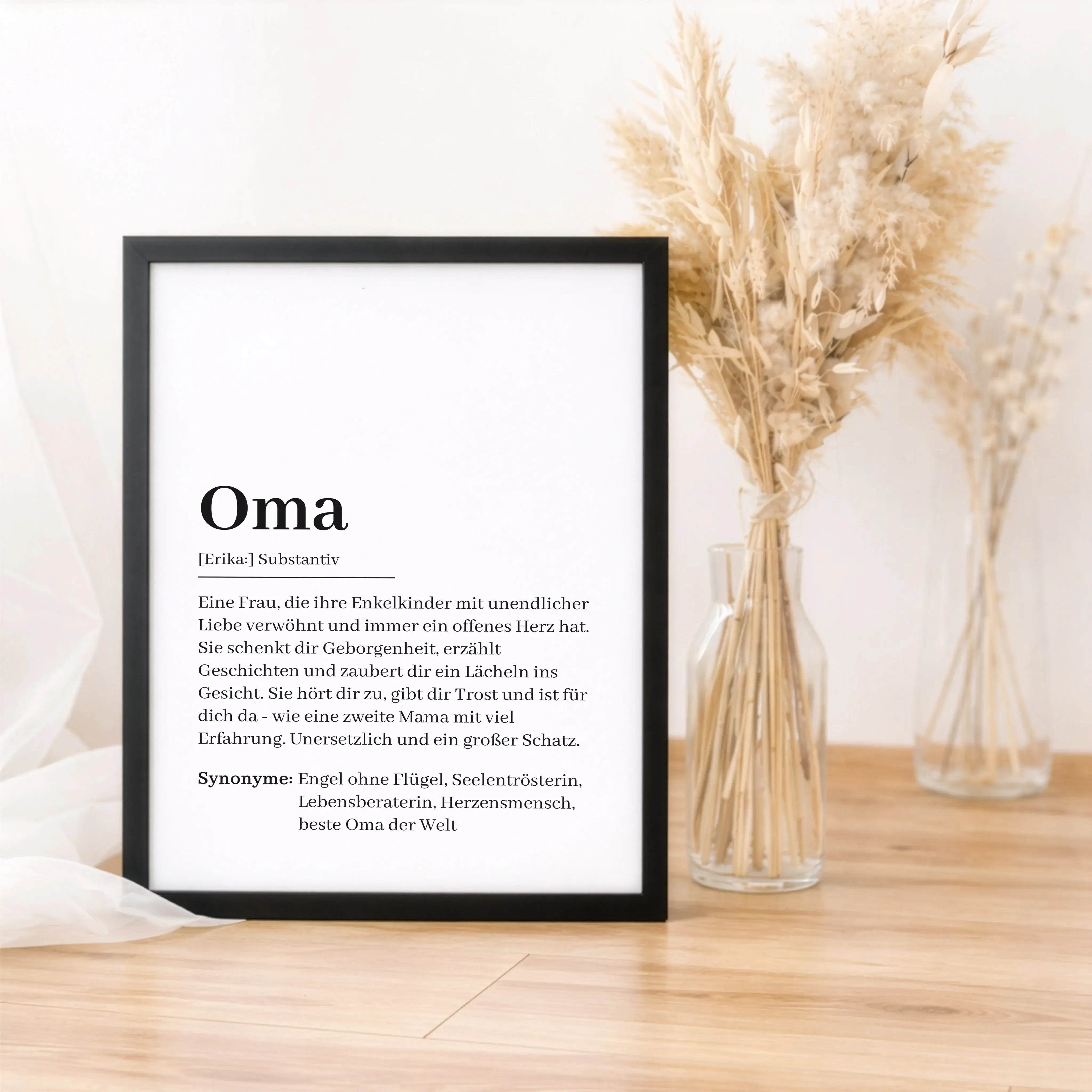 Oma Definition Poster-Personalisiertes Poster-famprints-Das Oma Definition Poster von famprints ist ein persönliches Geschenk für Menschen, die ihrer Oma auf besondere Weise Danke sagen möchten. Das liebevoll gestaltete Design erklärt den Begriff Oma nich