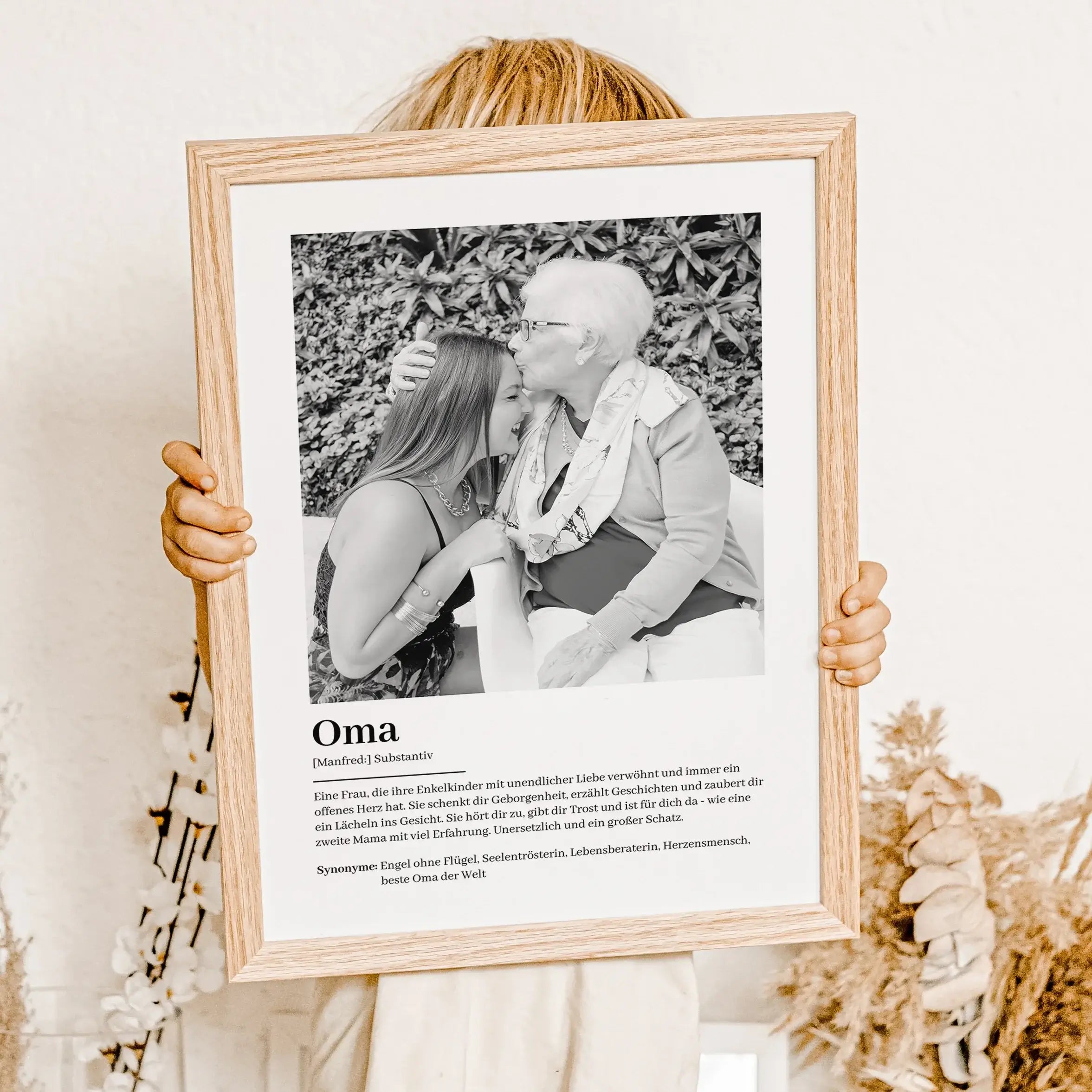 Oma Definition Poster mit Foto-famprints-Personalisiertes Poster-Suchst du nach einem ganz besonderen Geschenk für deine Oma? Unser Oma Definition Poster mit Foto ist die perfekte Wahl, um deine Liebe und Wertschätzung auf einzigartige Weise auszudrücken.