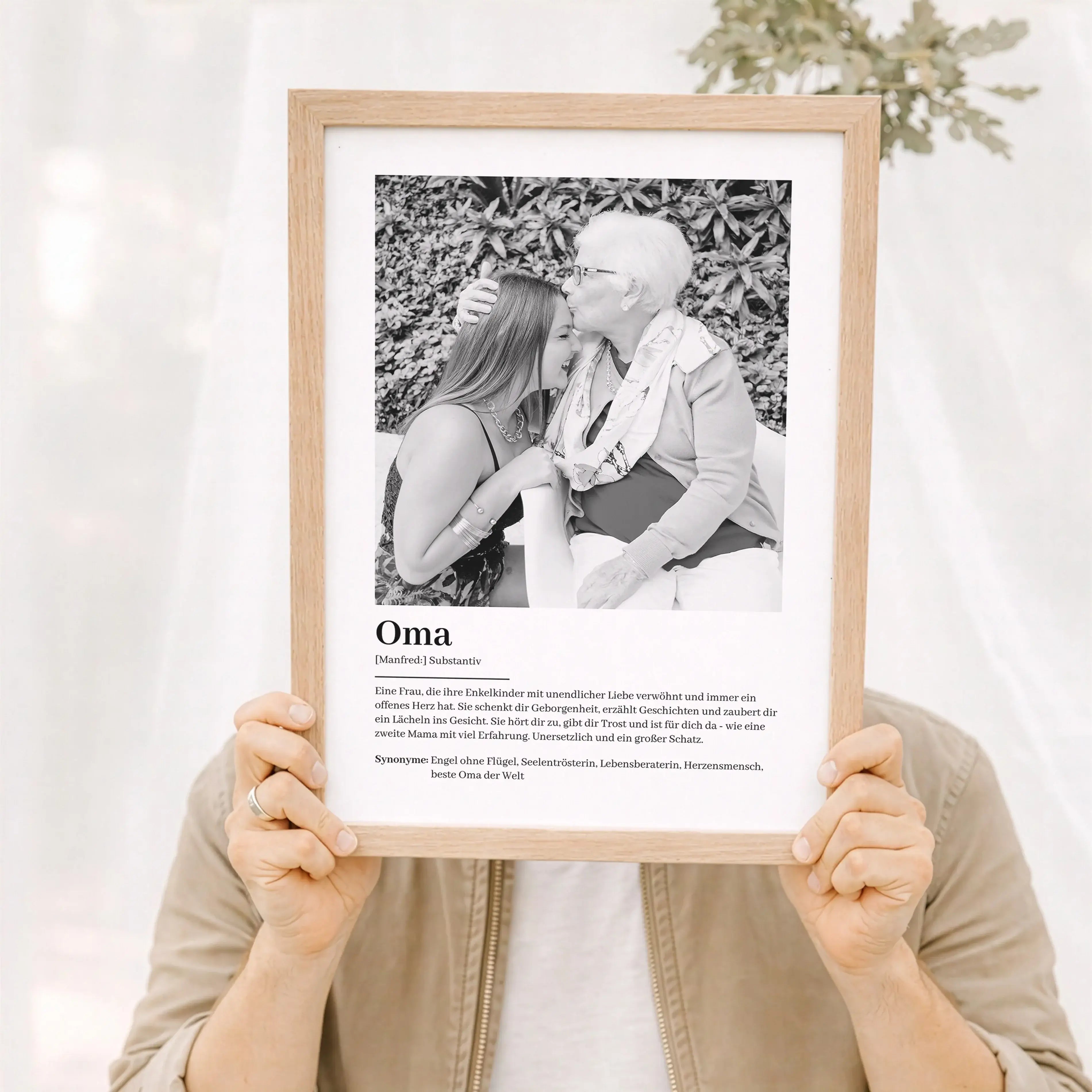 Oma Definition Poster mit Foto-Personalisiertes Poster-famprints-Das Oma Definition Poster mit Foto ist ein persönliches Geschenk, das Erinnerungen sichtbar macht und deiner Oma zeigt, wie viel sie dir bedeutet. Das liebevoll gestaltete Design verbindet e