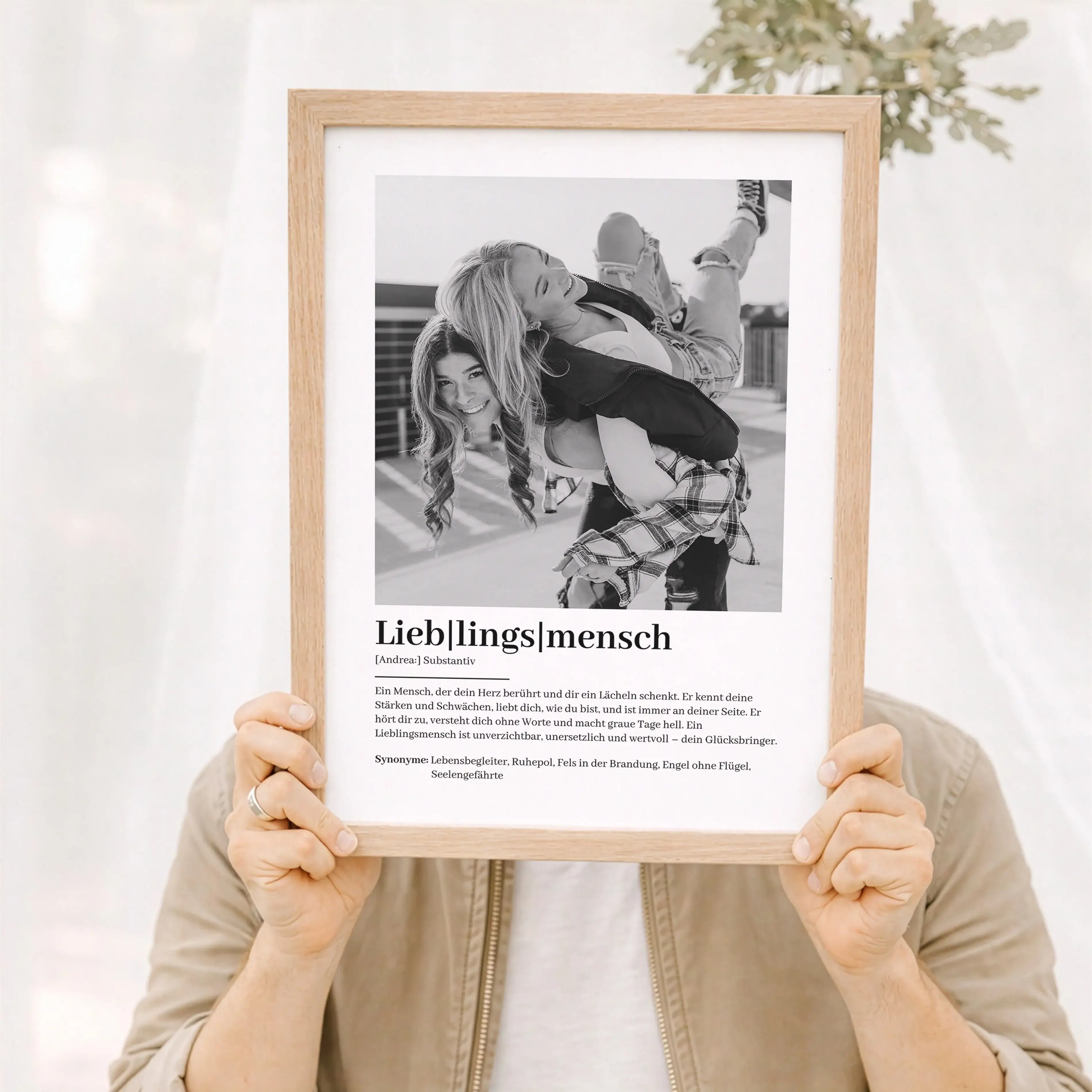 Lieblingsmensch Definition Poster mit Foto-Personalisiertes Poster-famprints-Das Lieblingsmensch Definition Poster mit Foto von famprints ist mehr als eine schöne Wanddeko. Es ist eine persönliche Botschaft, die zeigt, was euch verbindet. Du gestaltest de