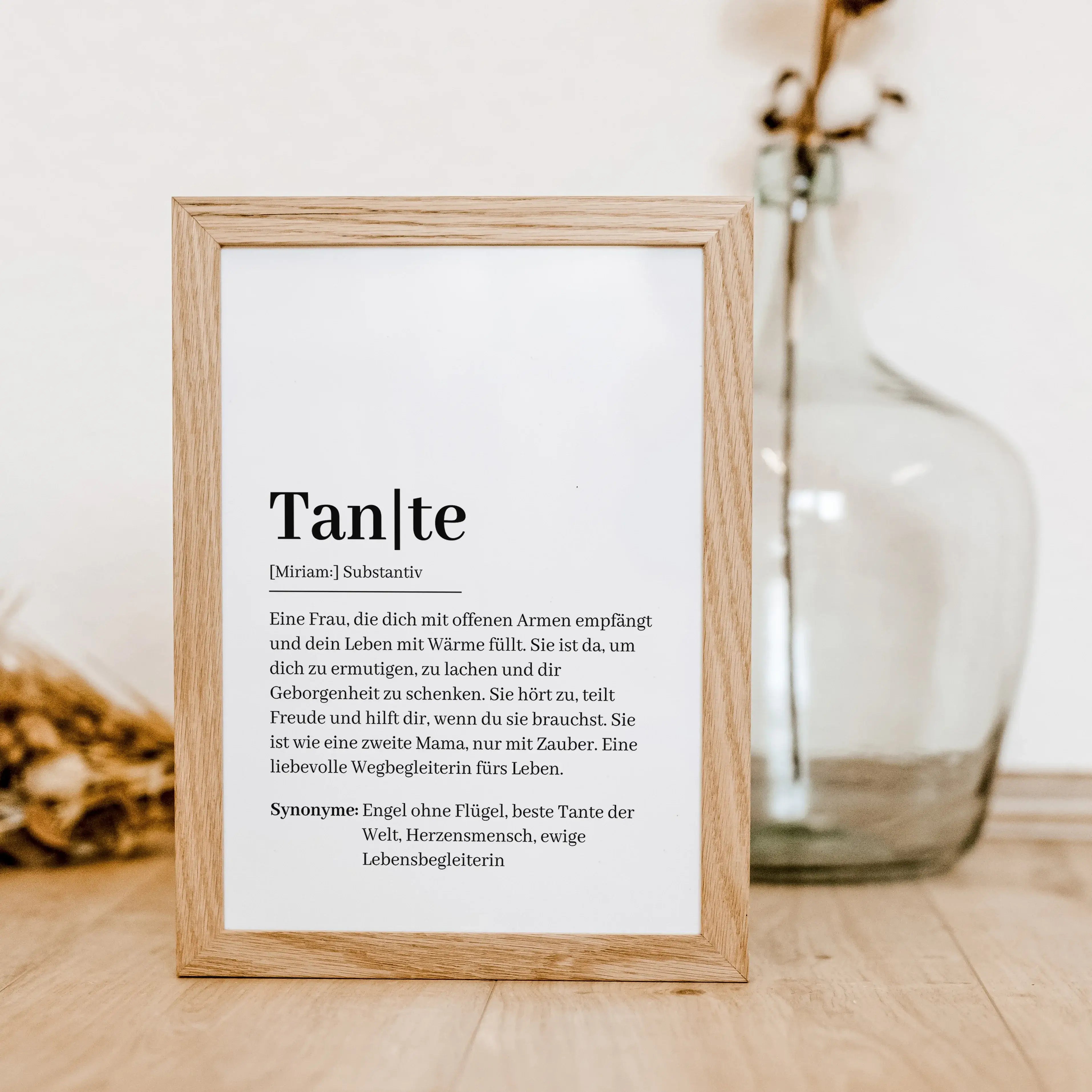 Tante Definition Poster-famprints-Personalisiertes Poster-Suchst du nach einem besonderen Geschenk für deine Tante? Unser Tante Definition Poster ist die perfekte Wahl! Dieses liebevoll gestaltete Poster zeigt auf einzigartige Weise, wie wunderbar eine Ta