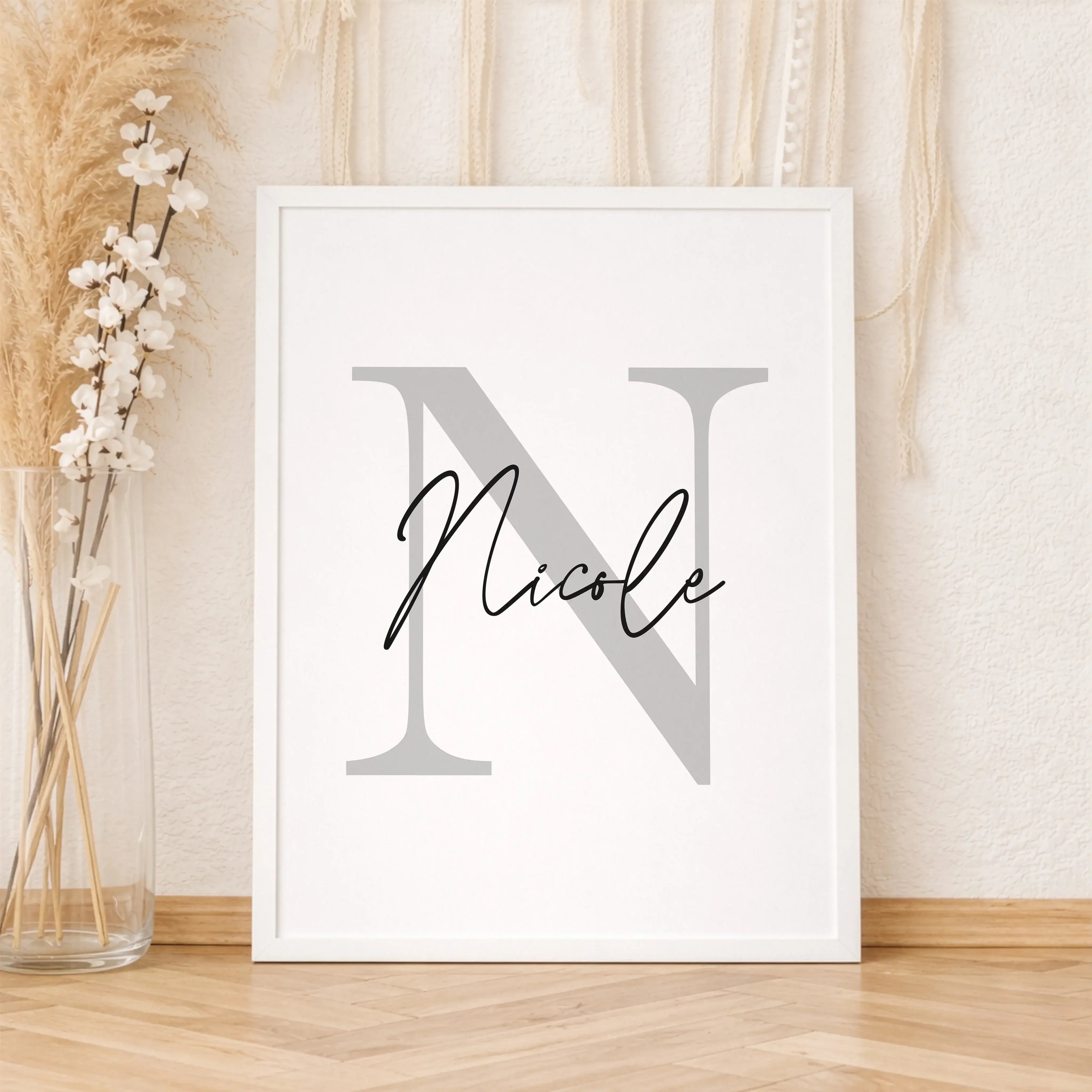 Buchstaben Poster mit Namen-Personalisiertes Poster-famprints-Ein Buchstaben Poster mit Namen ist mehr als Wanddeko – es macht aus einem einfachen Buchstaben ein persönliches Highlight. Bei famprints gestaltest du ein individuelles Namensposter, das perfe