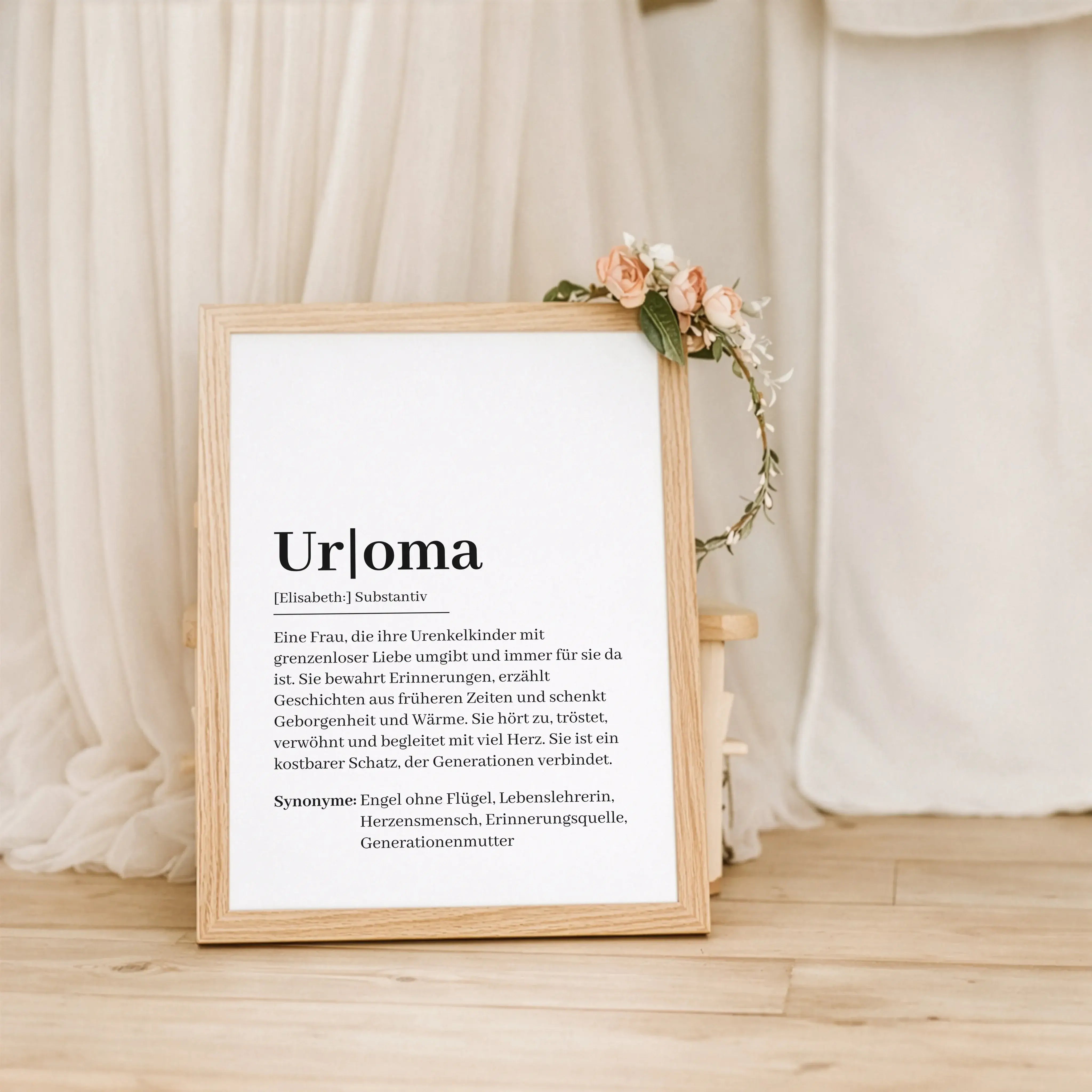 Uroma Definition Poster-Personalisiertes Poster-famprints-Das Uroma Definition Poster ist eine liebevolle Art, Wertschätzung sichtbar zu machen. Es beschreibt mit warmen Worten, was eine Uroma für ihre Familie bedeutet, und wird so zu einem persönlichen G