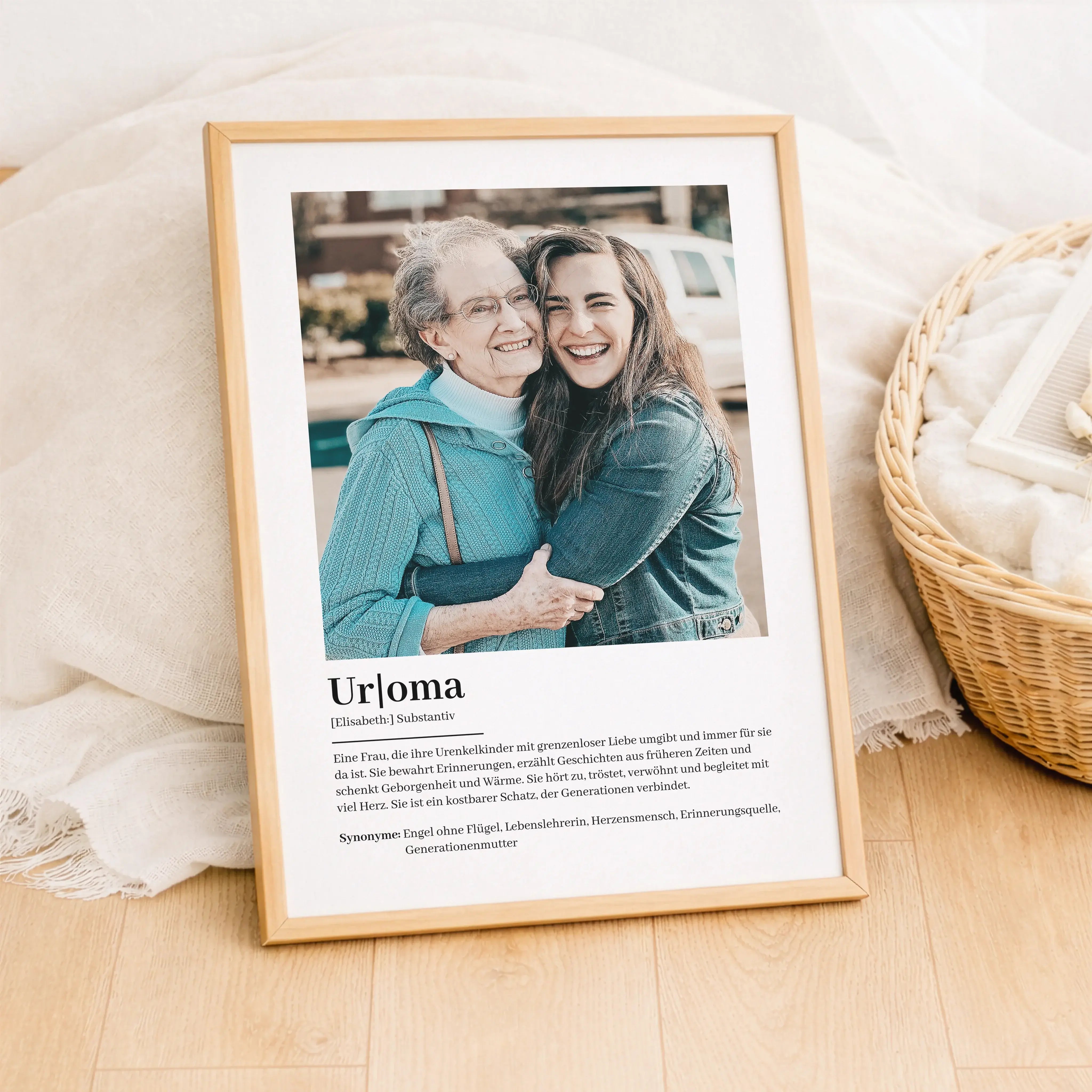 Uroma Definition Poster mit Foto-Personalisiertes Poster-famprints-Das Uroma Definition Poster mit Foto ist ein persönliches Geschenk für alle, die ihrer Uroma zeigen möchten, wie wichtig sie für die Familie ist. Das liebevoll gestaltete Design verbindet