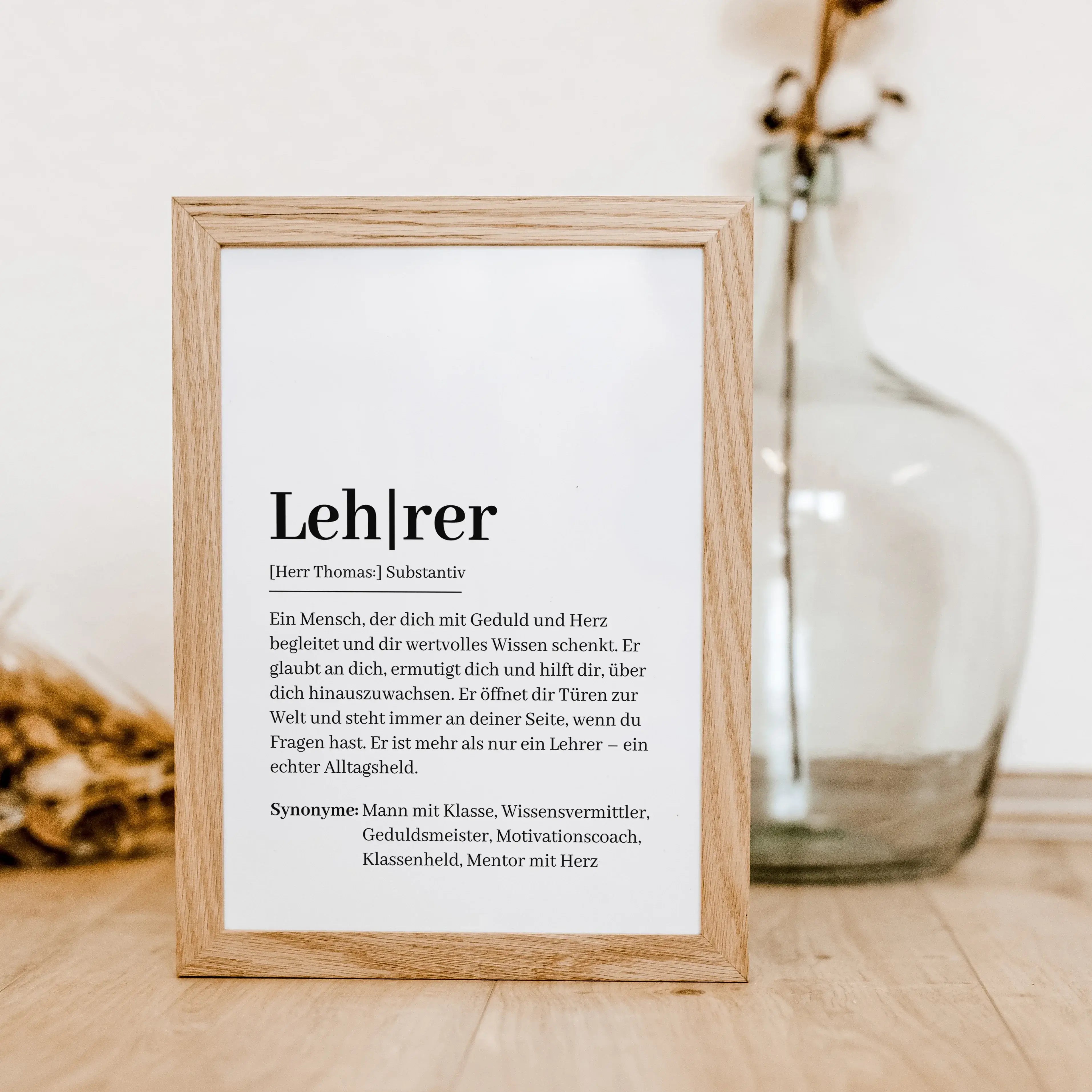Lehrer Definition Poster-Personalisiertes Poster-famprints-Suchst du nach einem besonderen Geschenk für deinen Lehrer? Unser Lehrer Definition Poster ist die perfekte Wahl! Dieses liebevoll gestaltete Poster zeigt auf einzigartige Weise, wie ein Lehrer wi