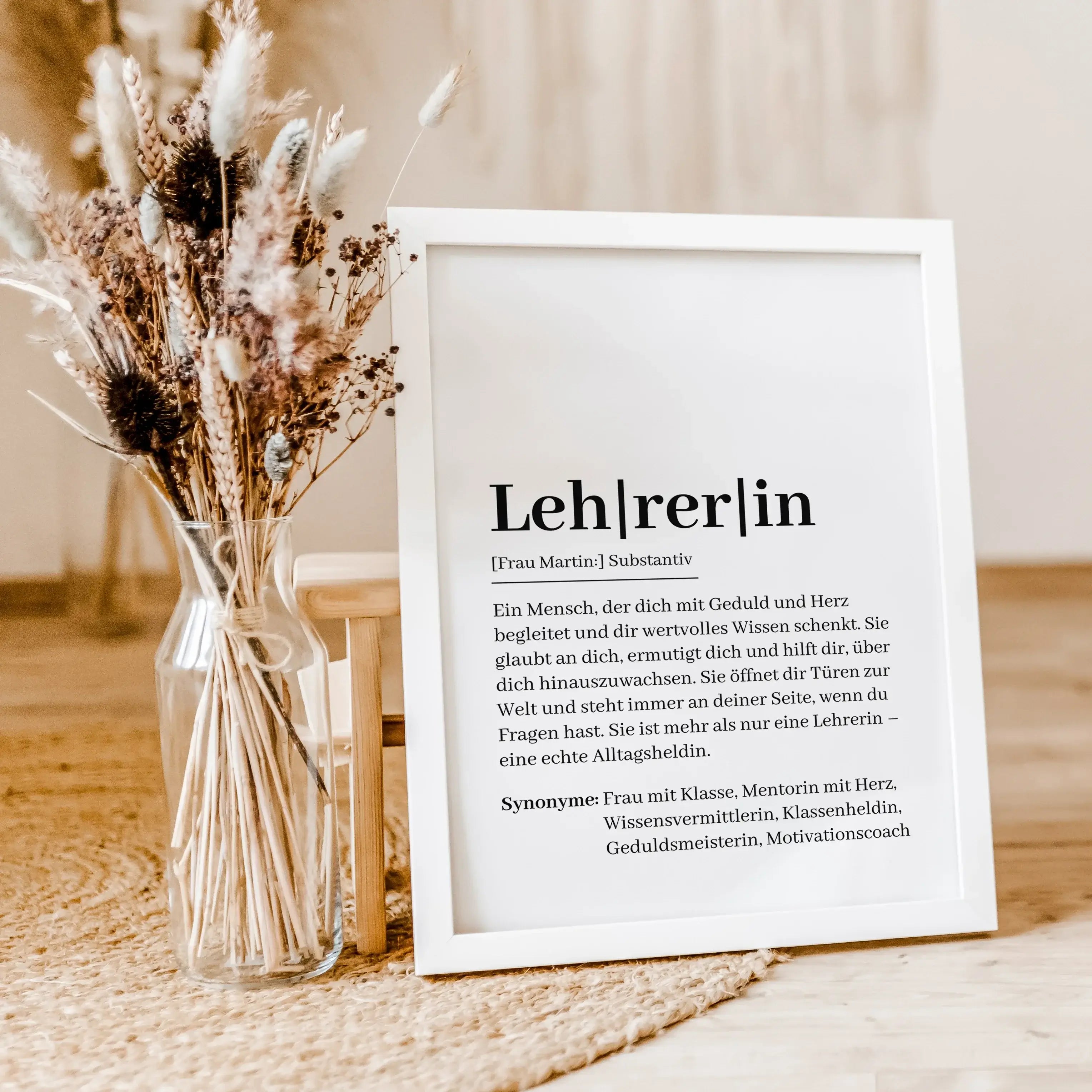 Lehrerin Definition Poster-Personalisiertes Poster-famprints-Suchst du nach einem besonderen Geschenk für deine Lehrerin? Unser Lehrerin Definition Poster ist die perfekte Wahl! Dieses liebevoll gestaltete Poster beschreibt auf einzigartige Weise, wie ein