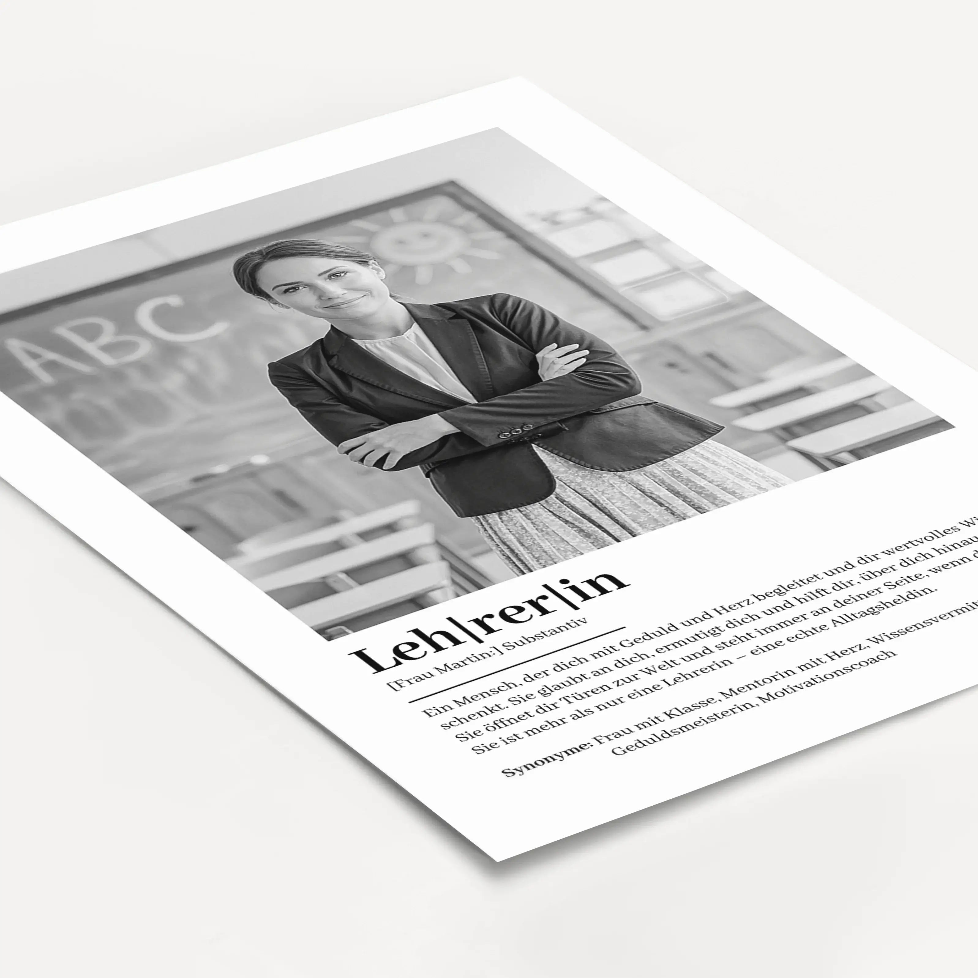 Lehrerin Definition Poster mit Foto-Personalisiertes Poster-famprints-Suchst du nach einem besonderen Geschenk für deine Lieblingslehrerin? Unser Lehrerin Definition Poster mit Foto ist die perfekte Wahl! Dieses liebevoll gestaltete Poster zeigt auf einzi