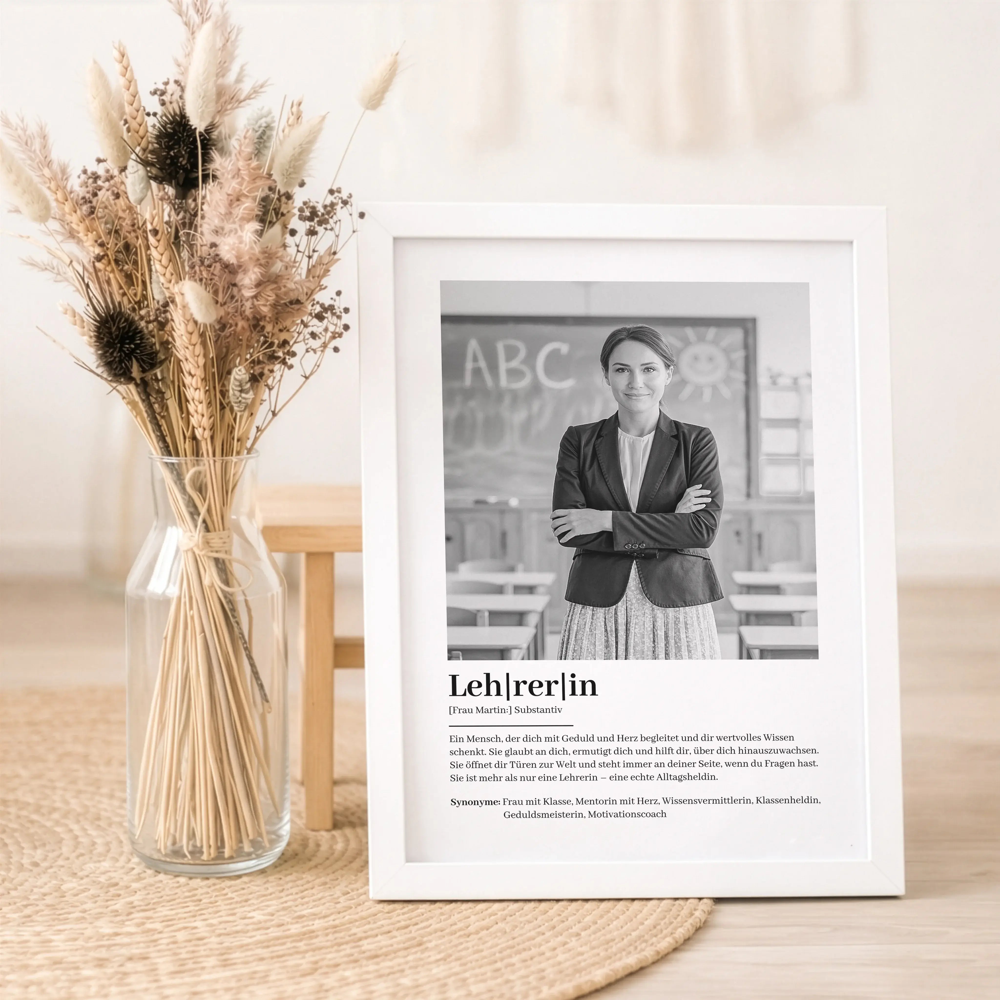 Lehrerin Definition Poster mit Foto-Personalisiertes Poster-famprints-Das Lehrerin Definition Poster mit Foto ist ein persönliches Geschenk für alle, die einer Lehrerin ehrlich Danke sagen möchten. Mit einer liebevoll formulierten Definition, einem eigene