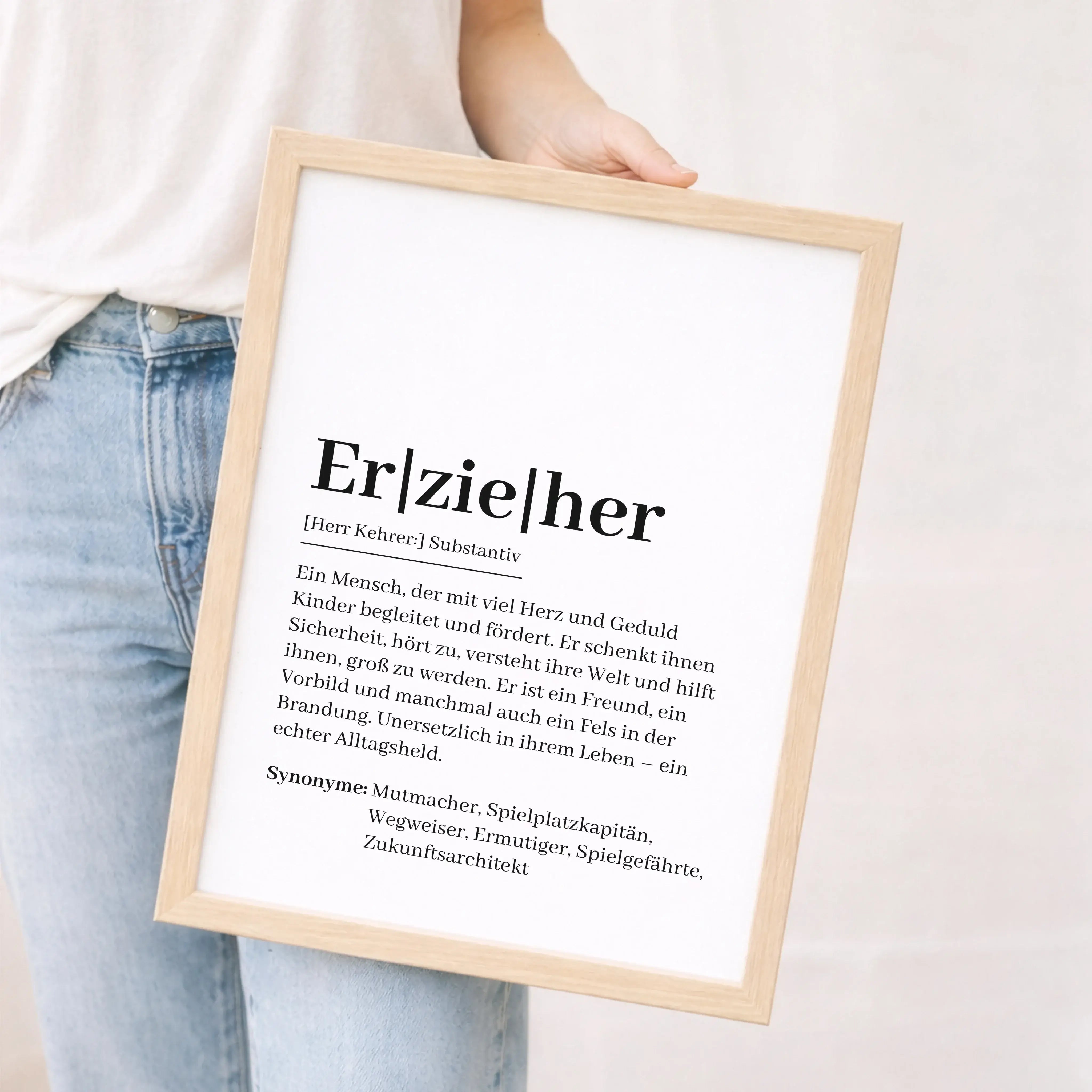 Erzieher Definition Poster-Personalisiertes Poster-famprints-Das Erzieher Definition Poster ist ein persönliches Geschenk, das Wertschätzung sichtbar macht. Die liebevoll formulierte Definition beschreibt auf moderne und ehrliche Weise, was einen Erzieher