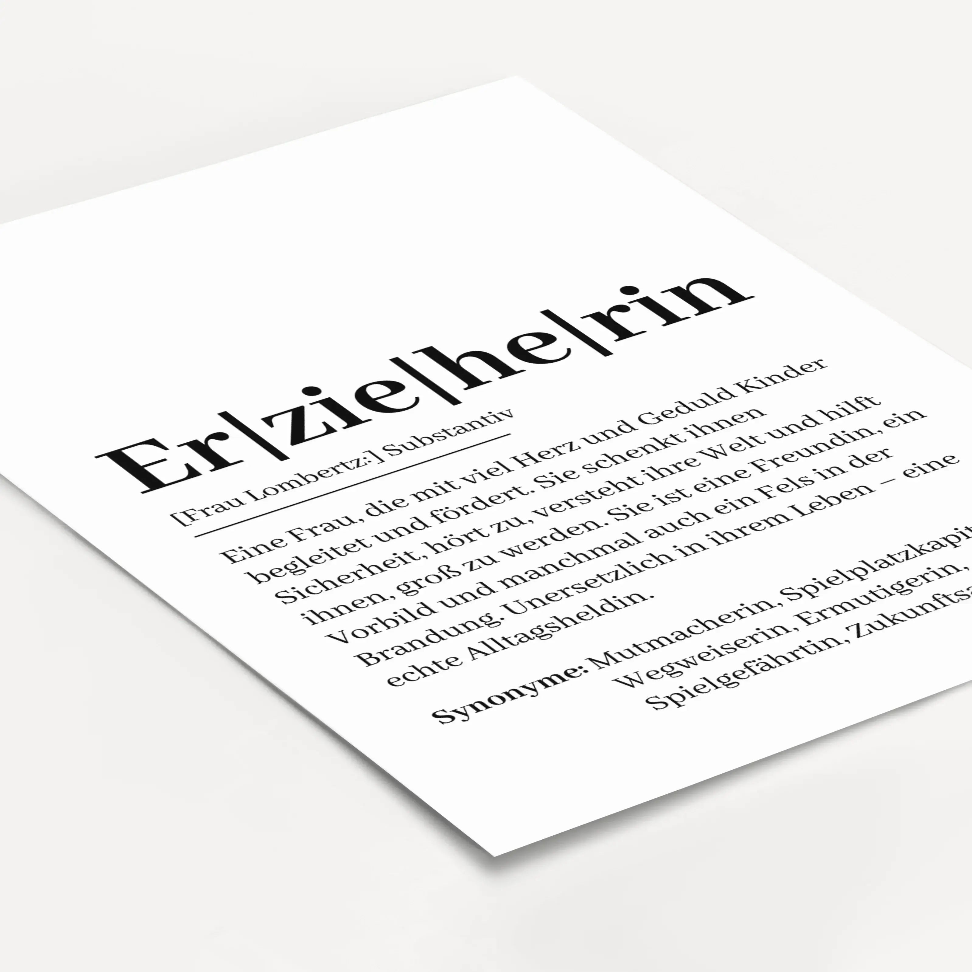 Erzieherin Definition Poster-Personalisiertes Poster-famprints-Suchst du ein besonderes Geschenk für deine Erzieherin? Unser Erzieherin Definition Poster ist genau das Richtige! Dieses liebevoll gestaltete Poster zeigt auf einzigartige Weise, wie wertvoll
