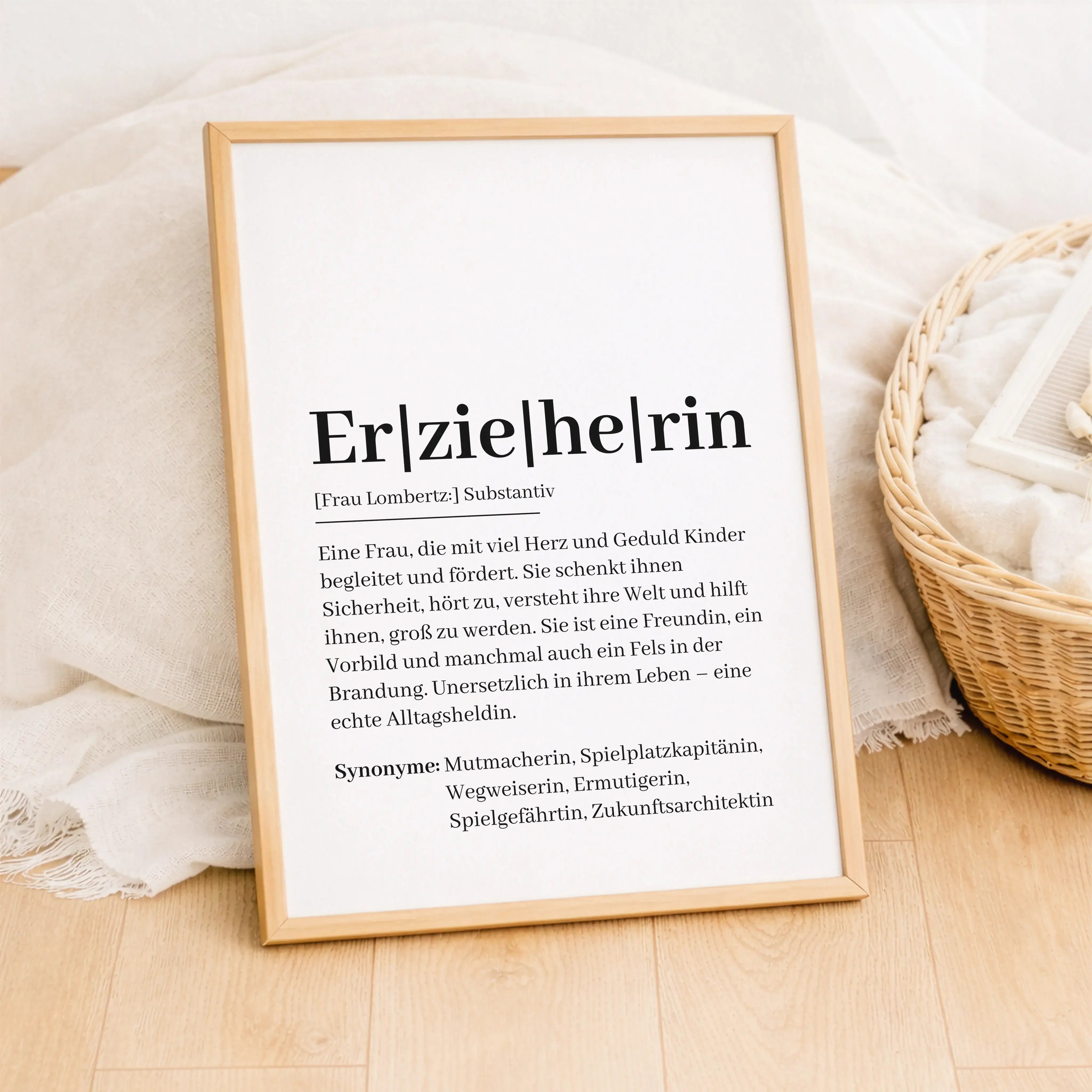 Erzieherin Definition Poster-Personalisiertes Poster-famprints-Du suchst ein persönliches Geschenk für eine Erzieherin, das Wertschätzung zeigt und lange Freude macht? Das Erzieherin Definition Poster von famprints verbindet modernes Design mit einer lieb