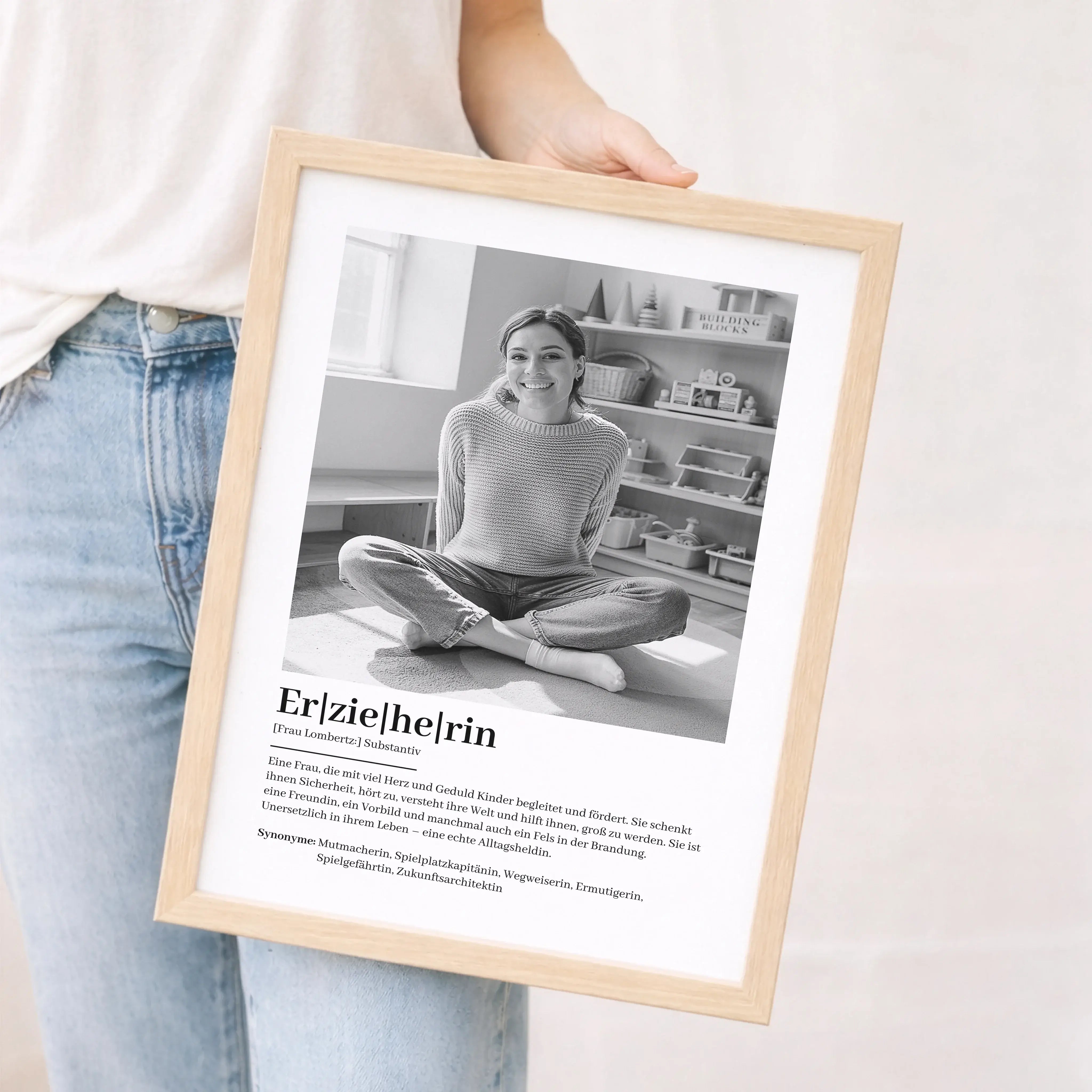 Erzieherin Definition Poster mit Foto-Personalisiertes Poster-famprints-Das Erzieherin Definition Poster mit Foto ist ein persönliches Geschenk, das Wertschätzung sichtbar macht und echte Emotionen transportiert. Bei famprints gestaltest du ein individuel