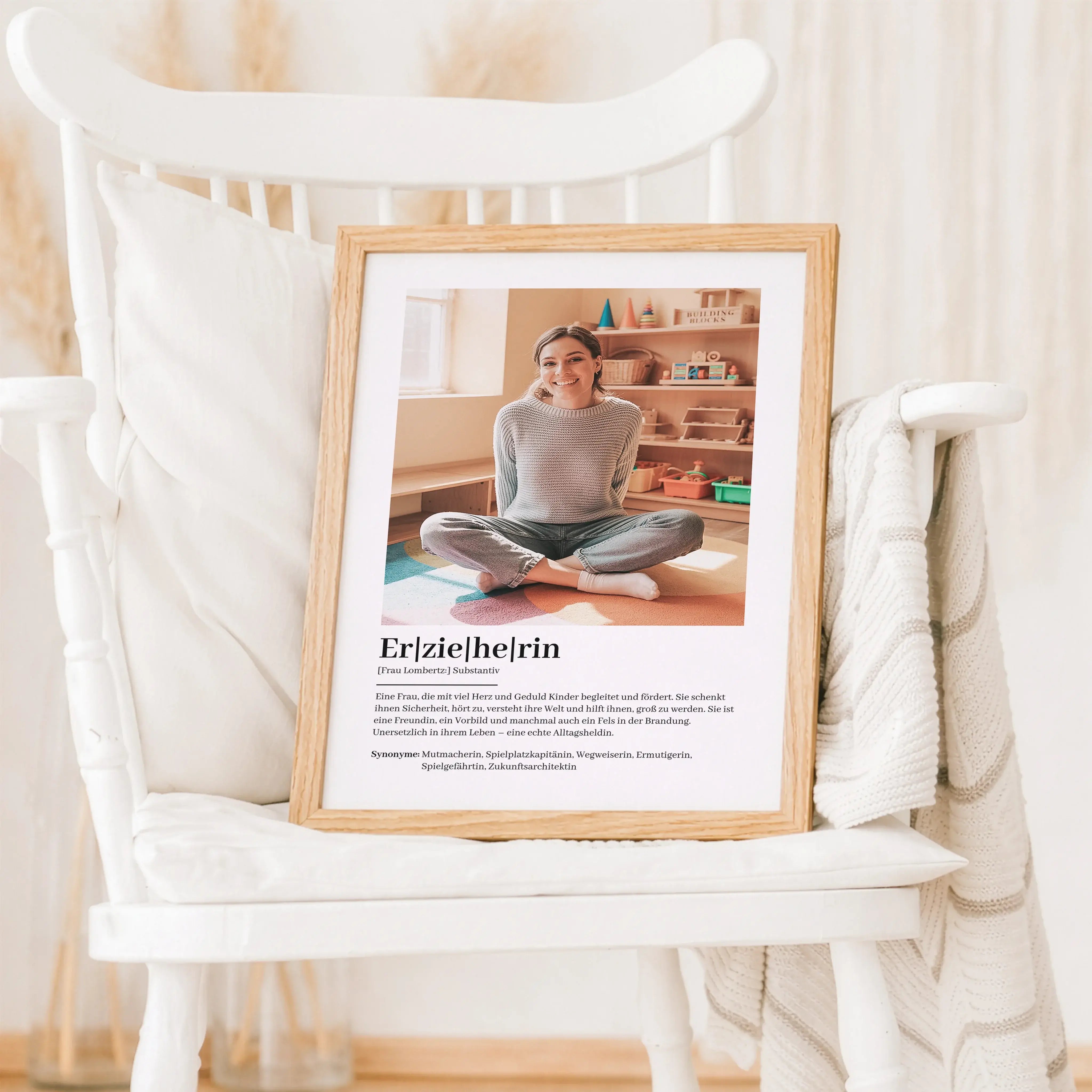 Erzieherin Definition Poster mit Foto-Personalisiertes Poster-famprints-Das Erzieherin Definition Poster mit Foto ist ein persönliches Geschenk, das Wertschätzung sichtbar macht und echte Emotionen transportiert. Bei famprints gestaltest du ein individuel
