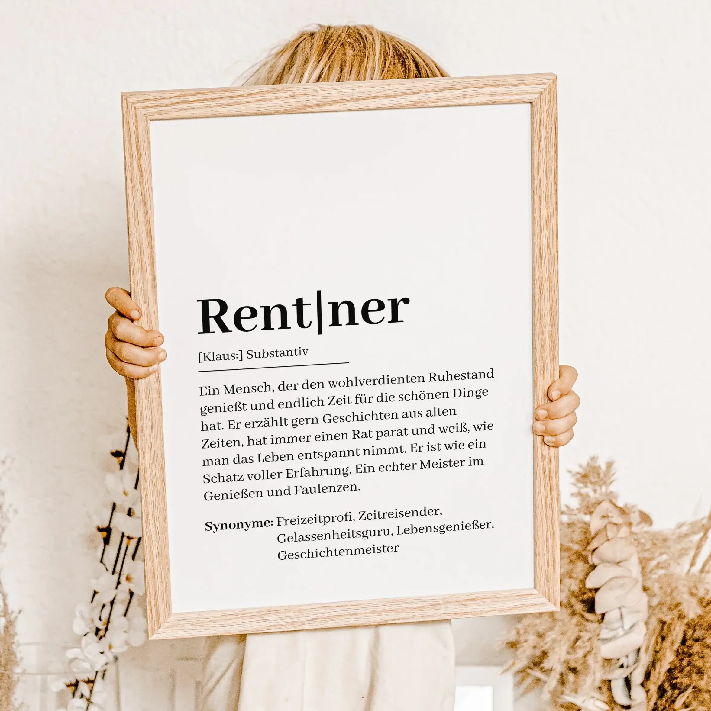 Rentner Definition Poster-Personalisiertes Poster-famprints-Entdecke unser liebevoll gestaltetes Rentner Definition Poster – das perfekte Geschenk zum Rentenbeginn! Dieses besondere Poster zeigt auf humorvolle und herzliche Weise, wie ein Rentner wirklich