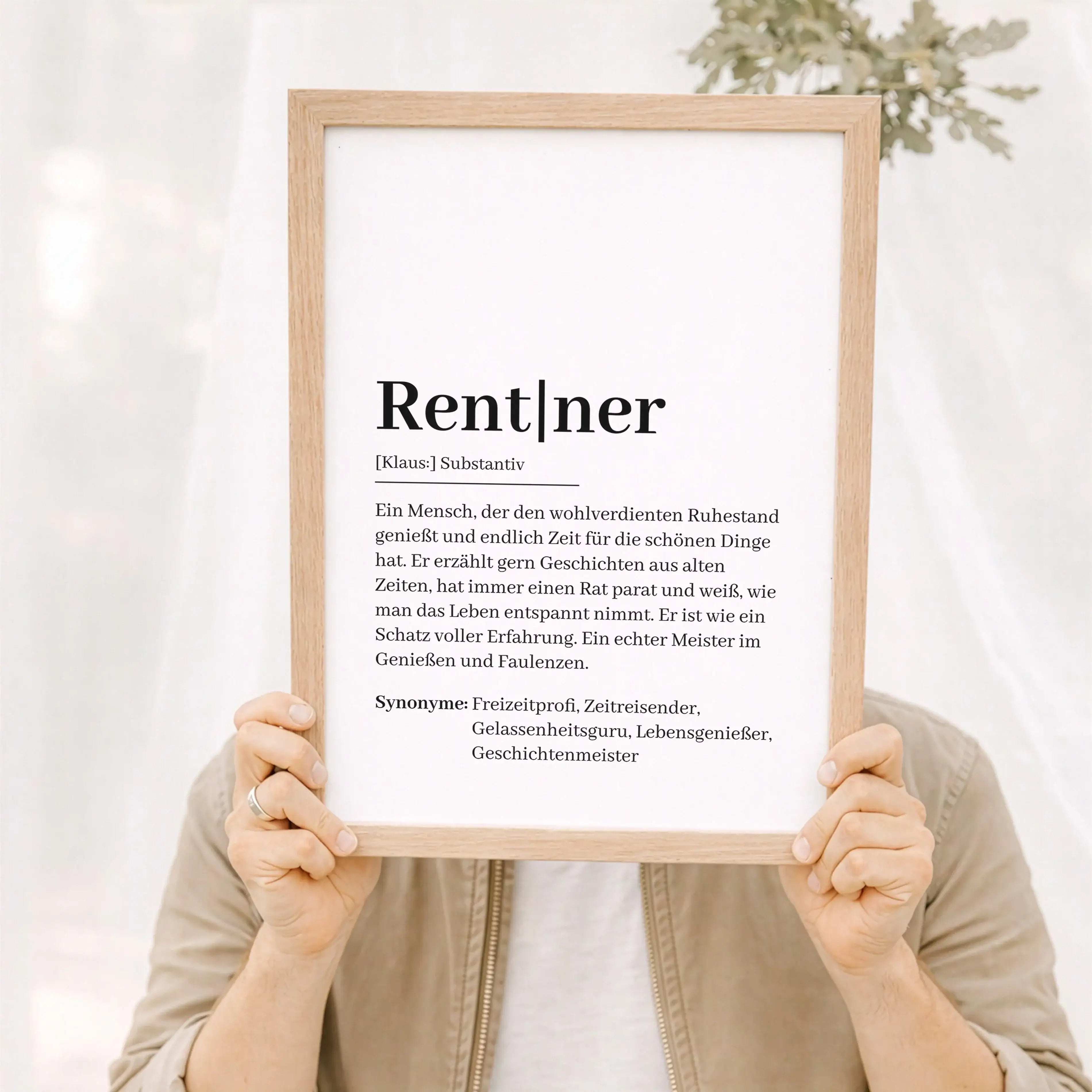 Rentner Definition Poster-Personalisiertes Poster-famprints-Das Rentner Definition Poster ist ein liebevoll gestaltetes Wandbild, das den neuen Lebensabschnitt mit einem Augenzwinkern beschreibt und gleichzeitig stilvoll in jedes Zuhause passt. Die modern