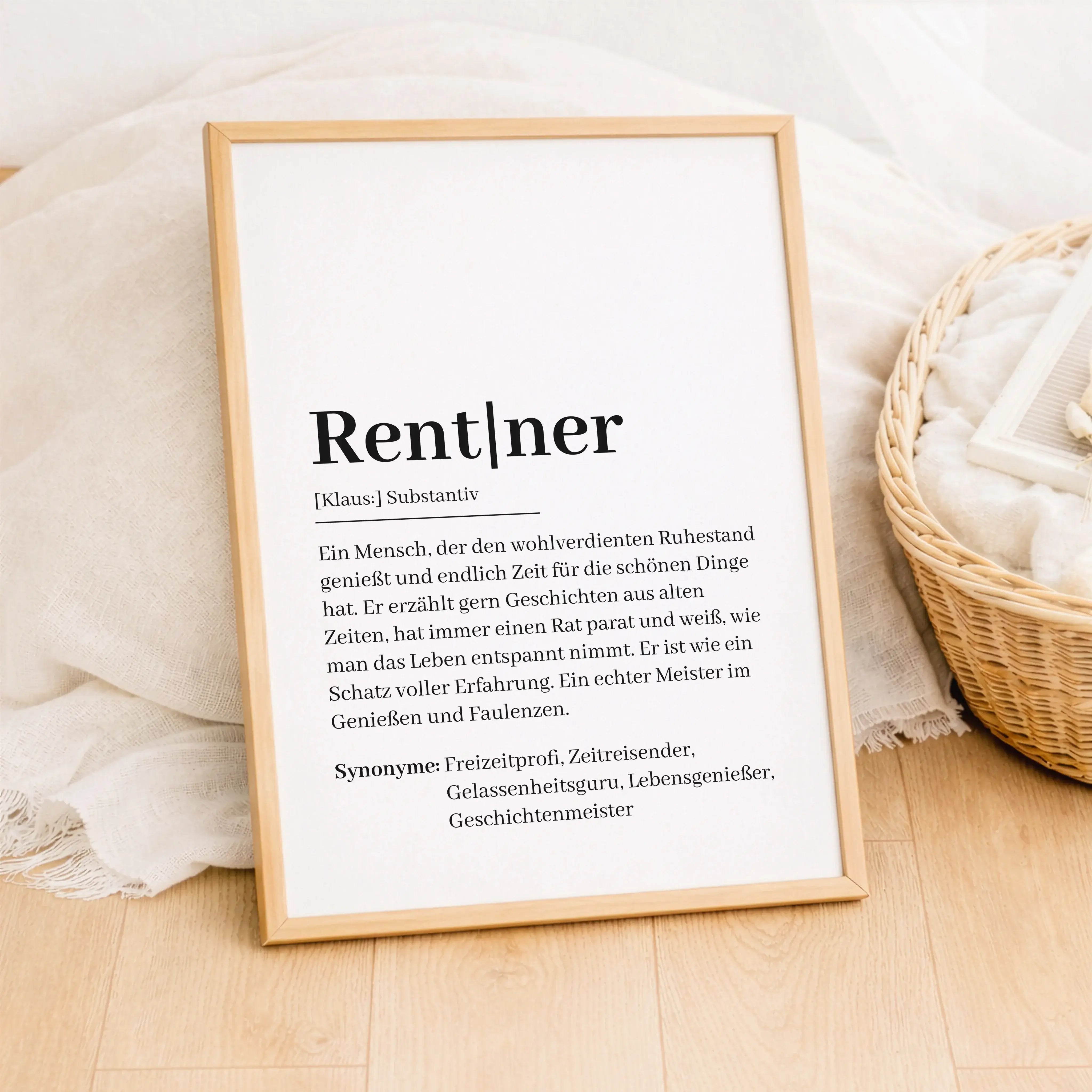 Rentner Definition Poster-Personalisiertes Poster-famprints-Das Rentner Definition Poster ist ein liebevoll gestaltetes Wandbild, das den neuen Lebensabschnitt mit einem Augenzwinkern beschreibt und gleichzeitig stilvoll in jedes Zuhause passt. Die modern